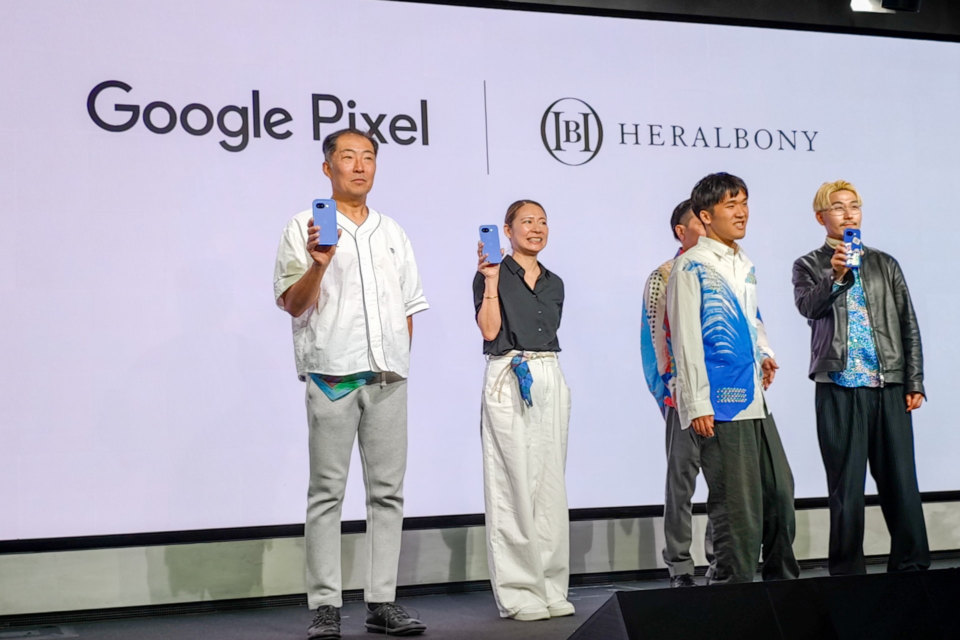 左からグーグル インダストリアルデザイナー 松岡良倫氏、Pixel 製品企画アジア太平洋事業統括 リージョナル ディレクター 阿部和子氏、ヘラルボニー 契約作家 水上詩楽氏、Co-CEO 松田崇弥氏