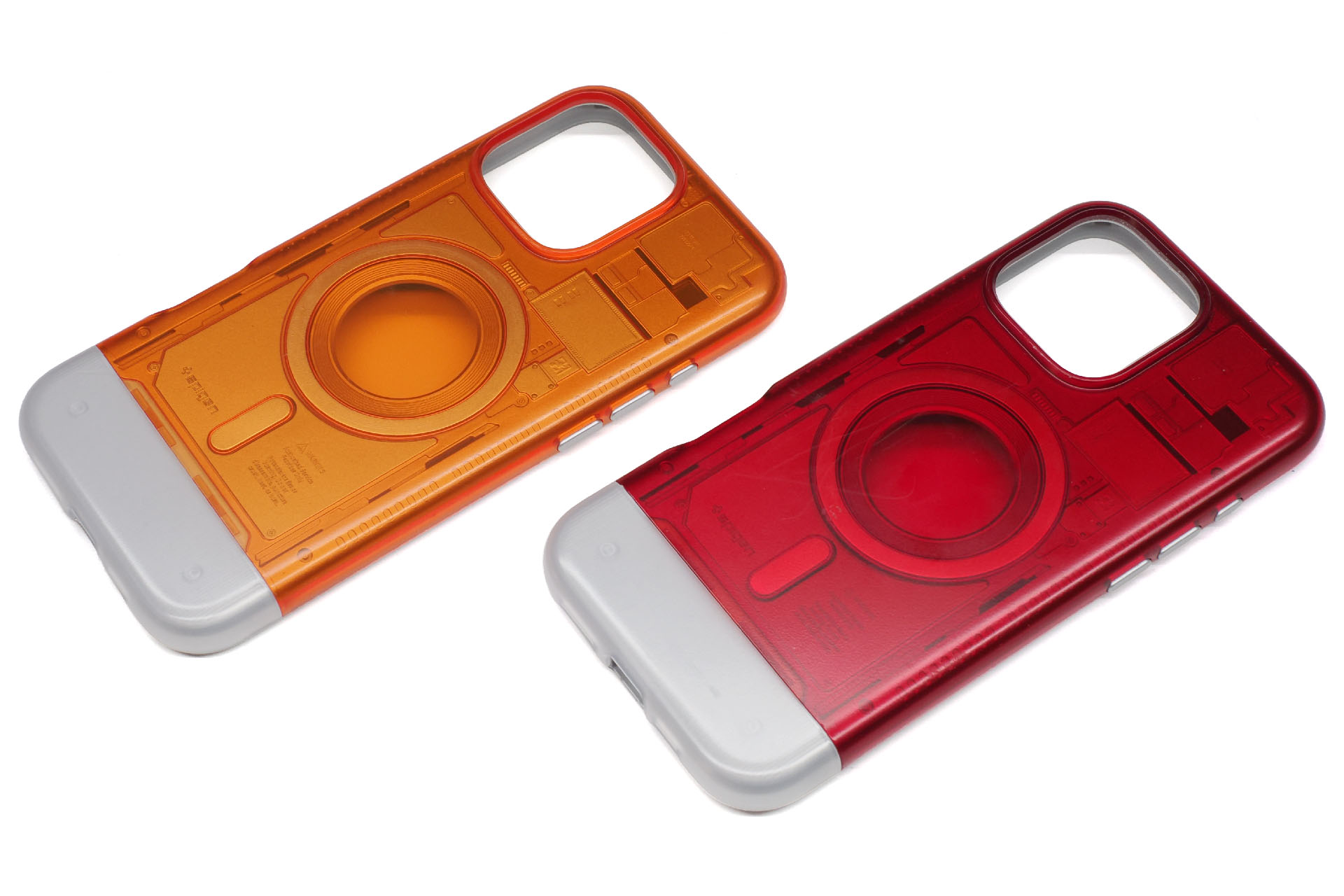 左が1年前くらいに買ったSpigen「Classic C1（MagFit）」のタンジェリン色、右が最近追加購入したルビー色。どちらも購入価格は4424円。