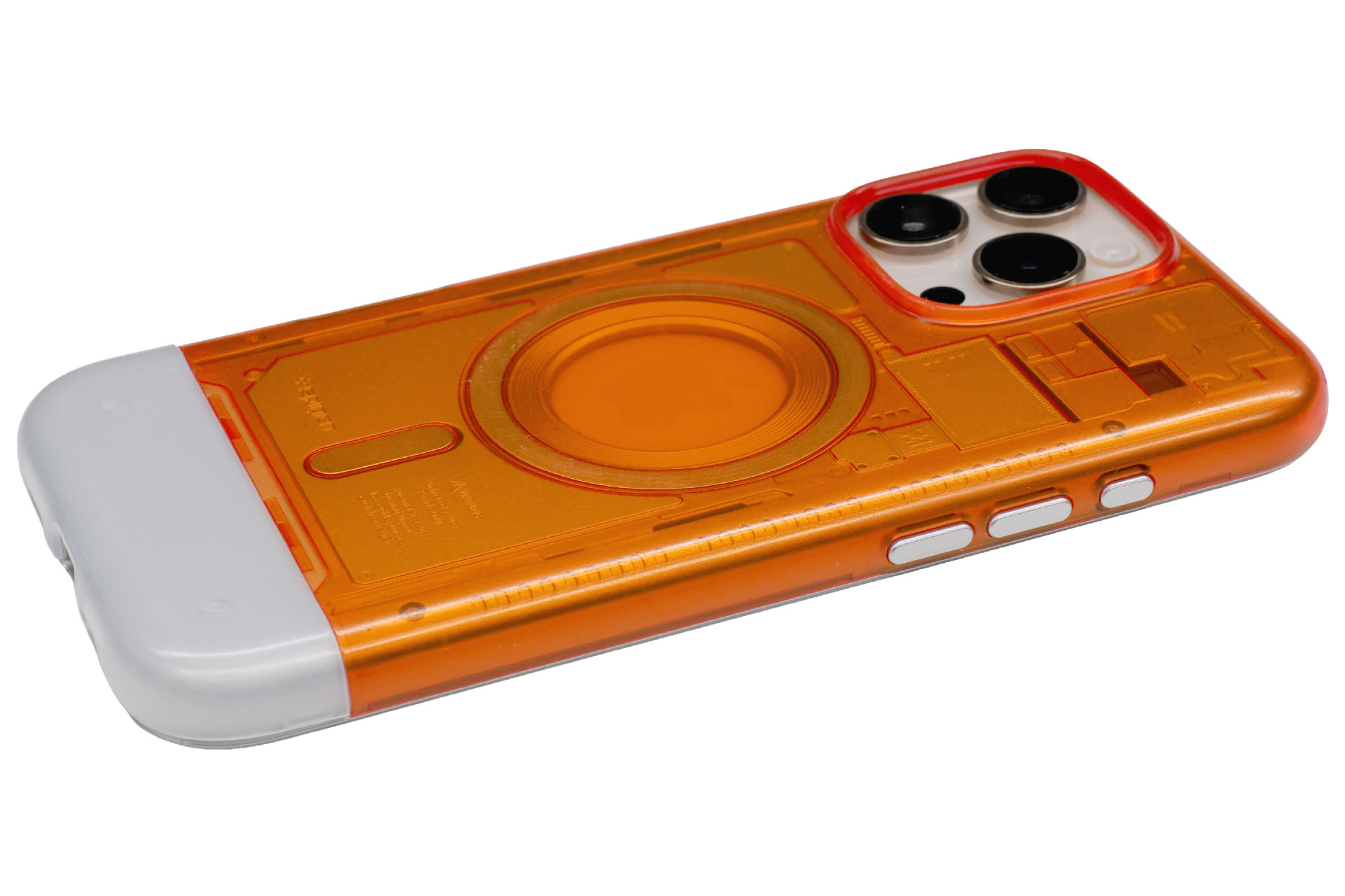 タンジェリンは暗めのシチュエーションでもビビッドな色に見える。