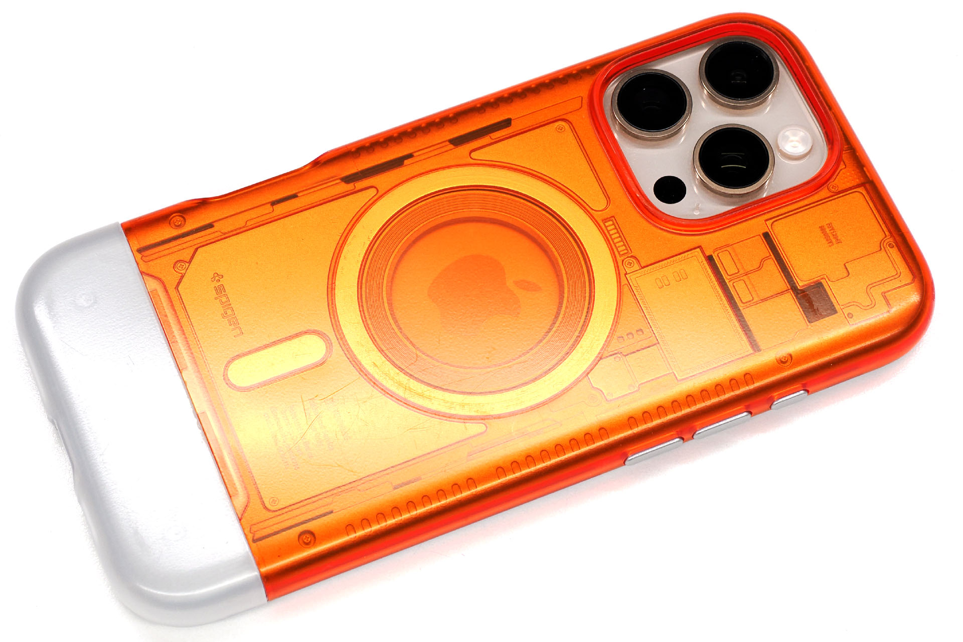 明るめの場所でのタンジェリンはかなり映える。