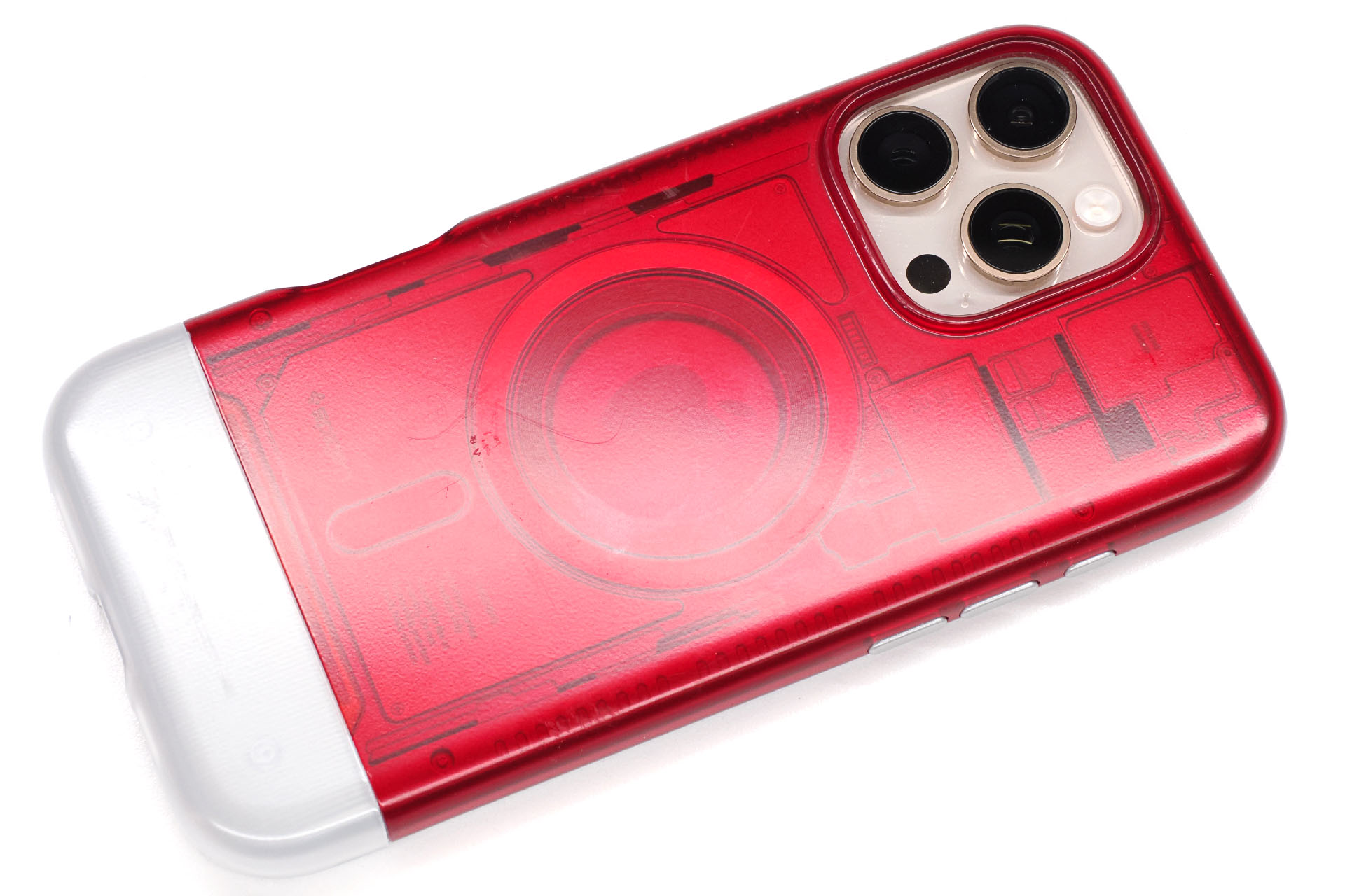 明るめの場所でのルビーは深みのある豊かなワインレッドというイメージになる。