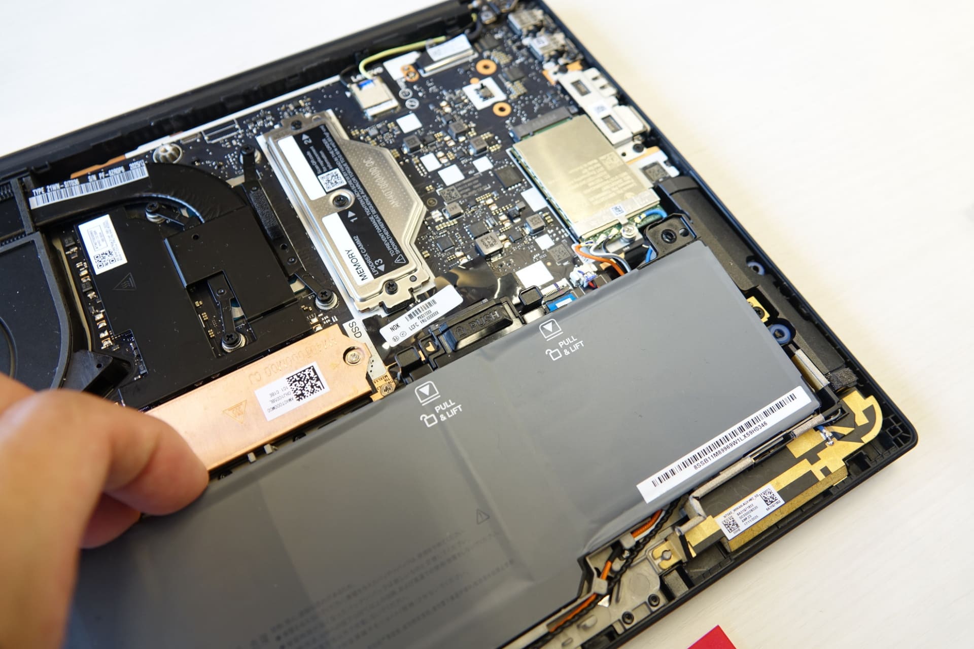 ワンタッチで脱着できるバッテリー