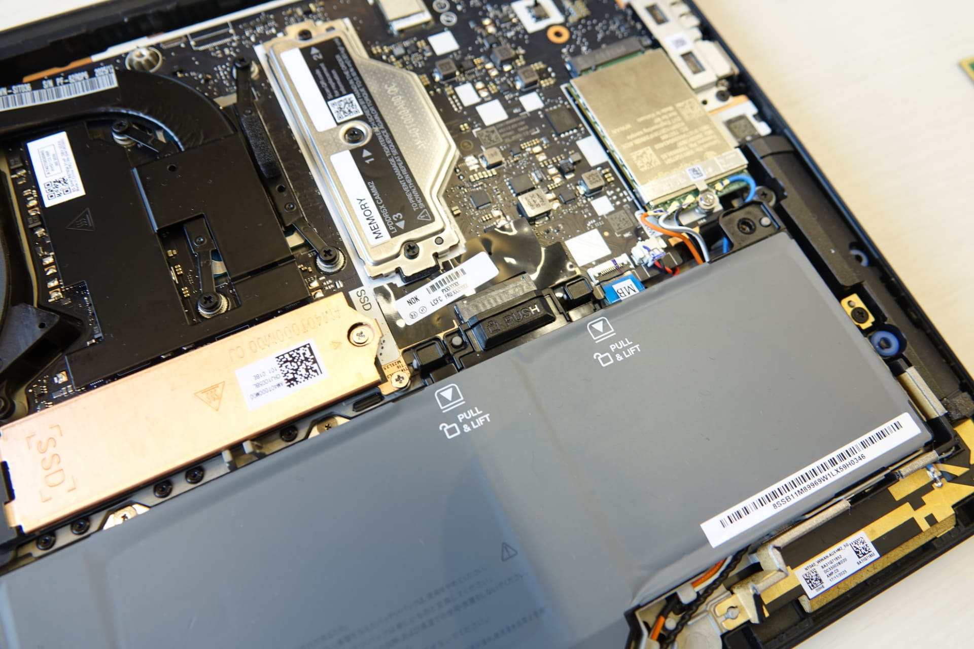 ワンタッチで脱着できるバッテリー