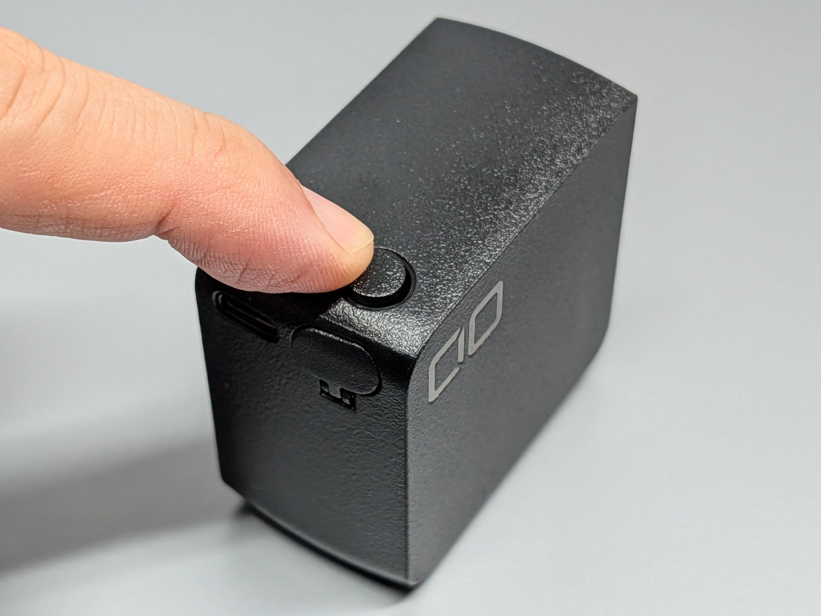 本体上面のボタンを押すと…