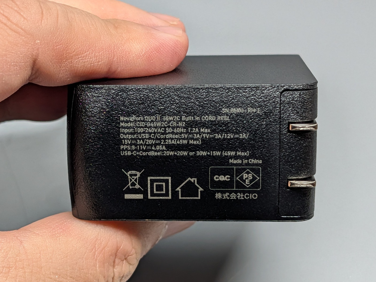 単ポートでは最大45W、2ポート同時使用では20W/20Wもしくは30W/15Wの充電に対応