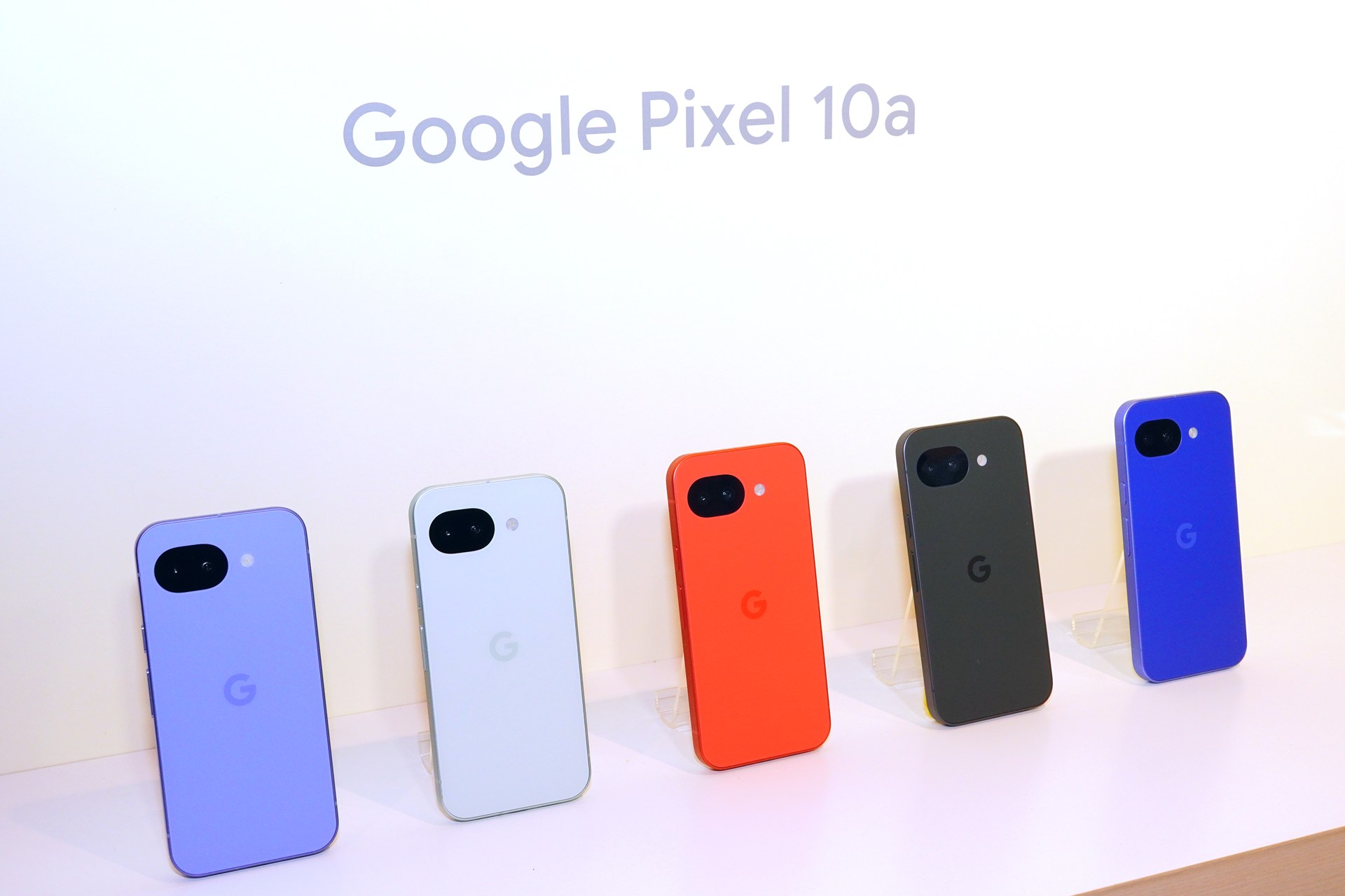 4月14日に発売されるPixel 10a。パフォーマンスは大きく伸びていない一方で、カメラコーチなどの新機能には対応する