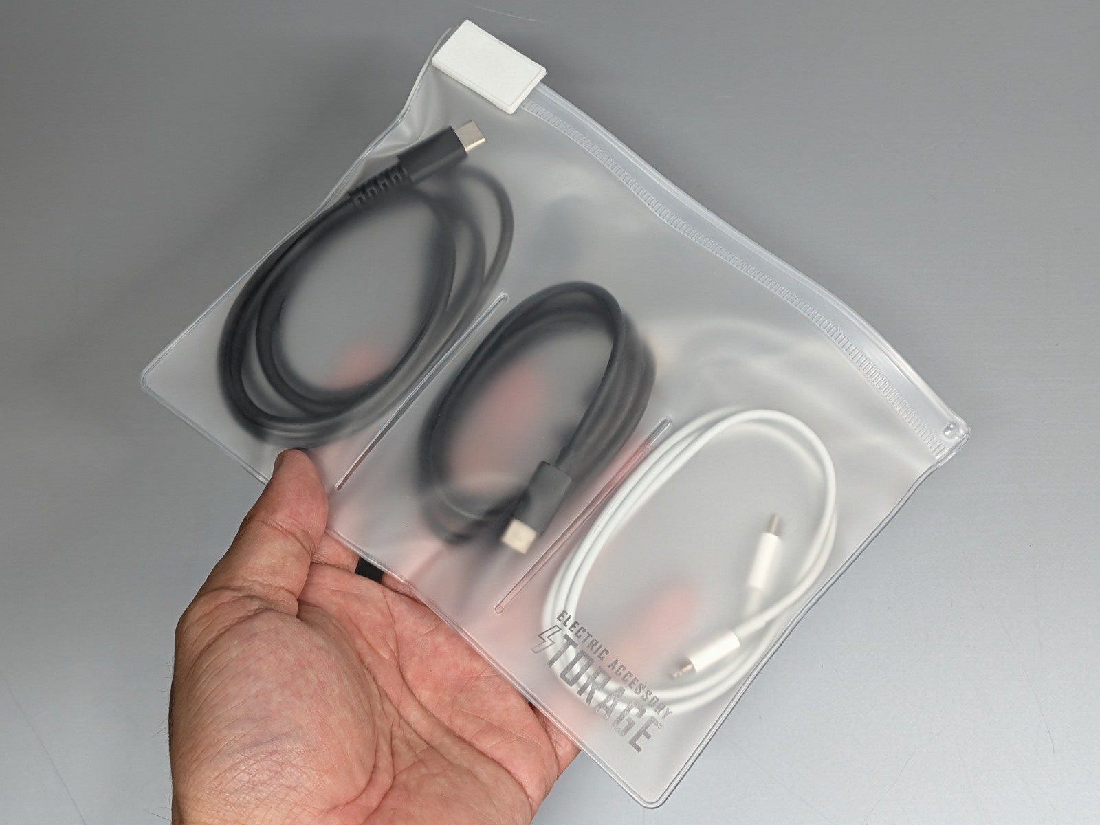 バッグに入れて持ち歩くのも容易だが、もう少し大きいサイズも欲しいところ