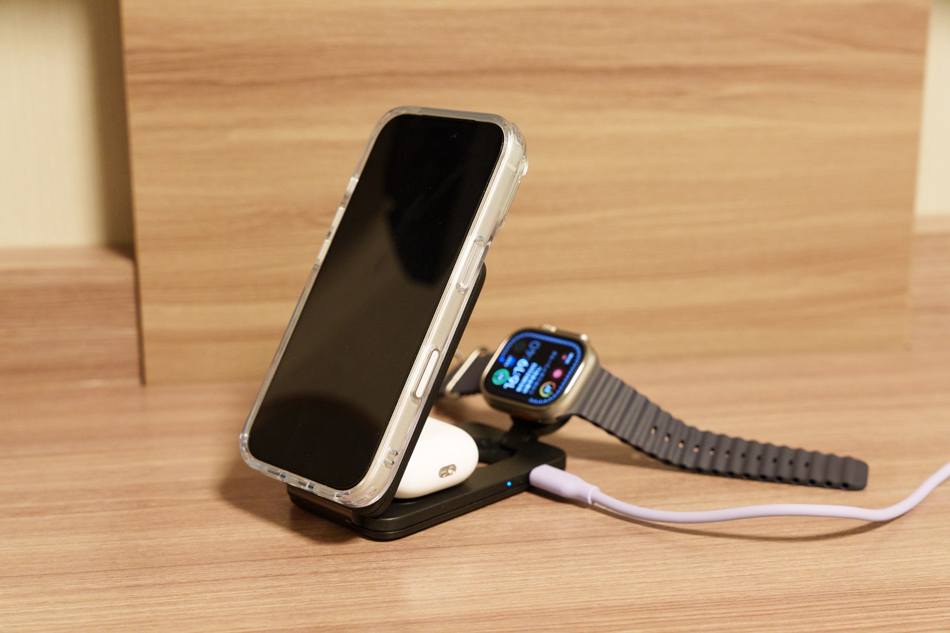 最大3台のデバイスを1本のケーブルで充電できて便利