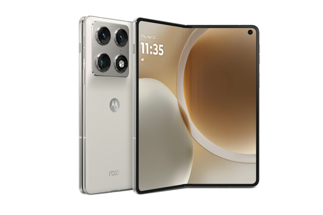 本体内側のメインディスプレイにDinorex UTGを採用