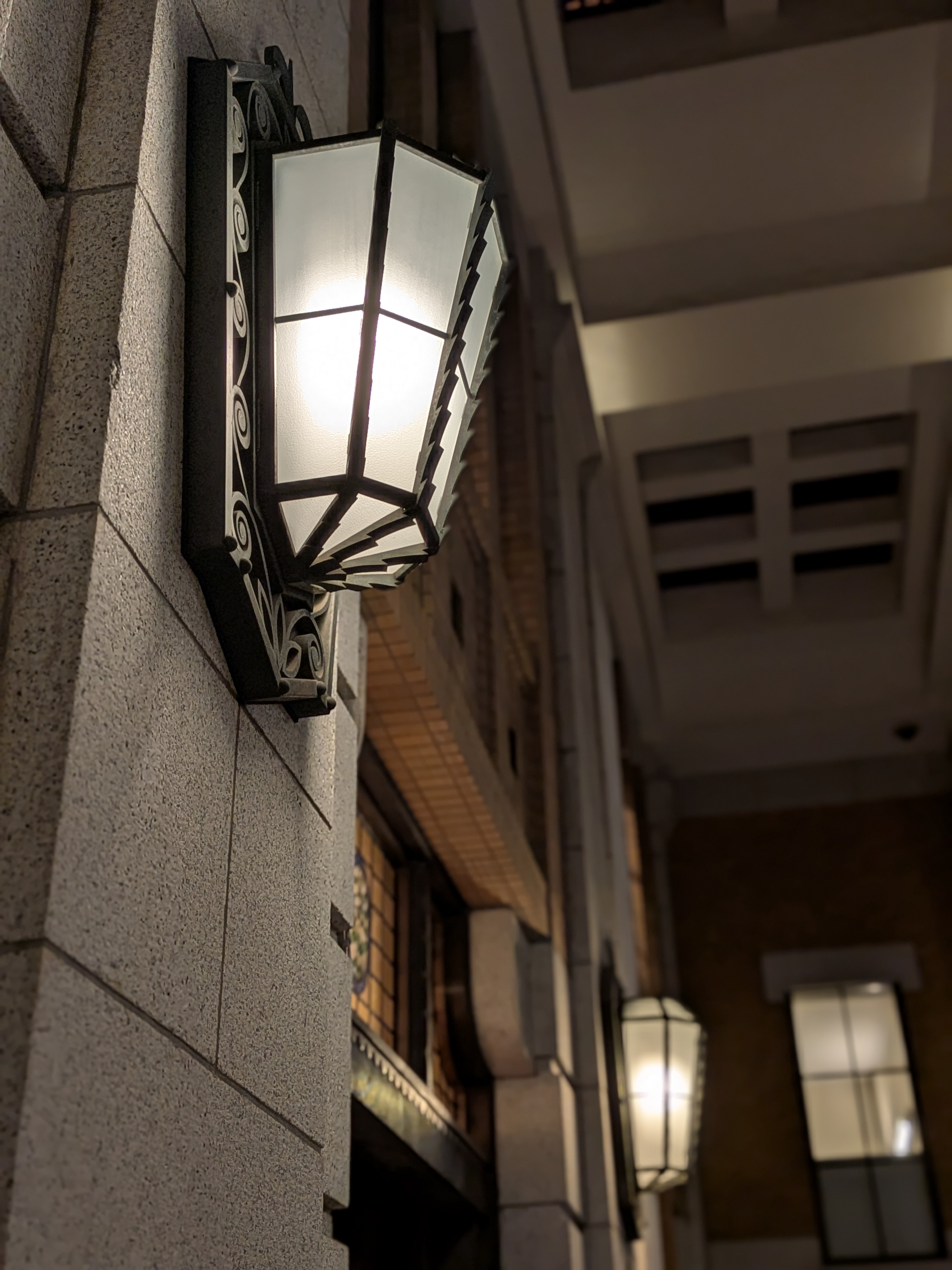 暗所でのポートレートモードも美しい。たおやかな「Bokeh」がムーディーである