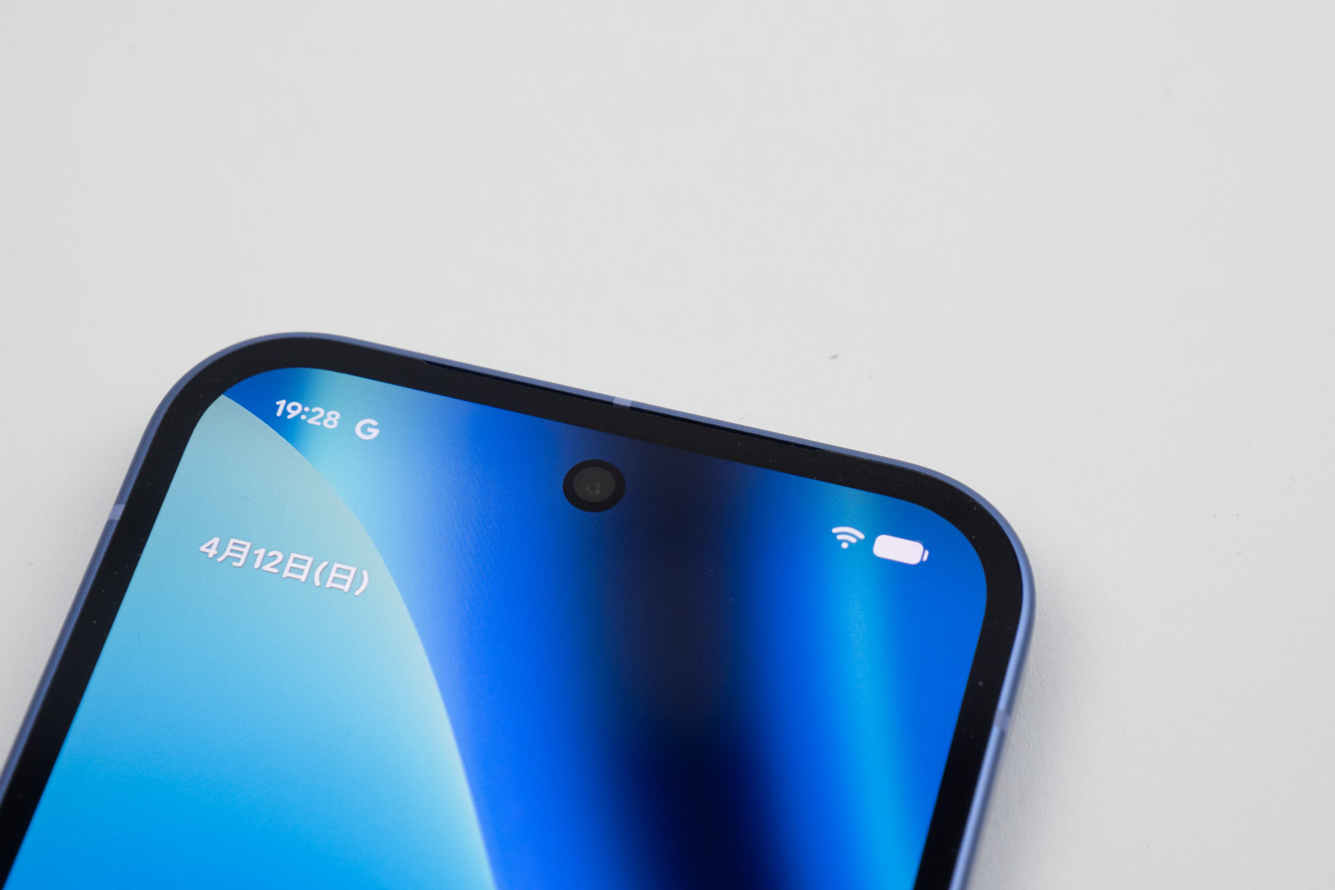 フロントカメラは約1300万画素