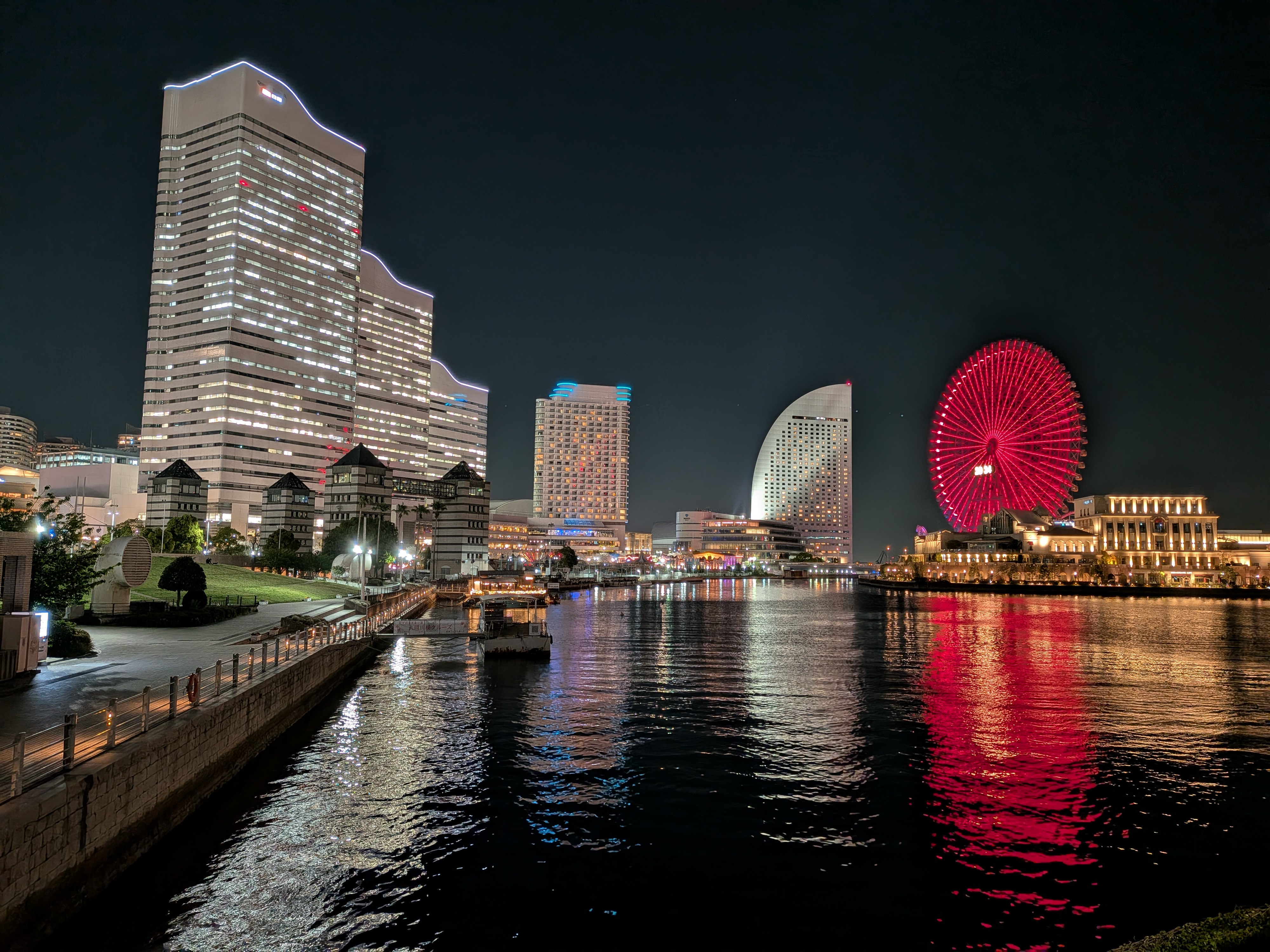 三脚で固定し「夜景モード」の1倍で撮影