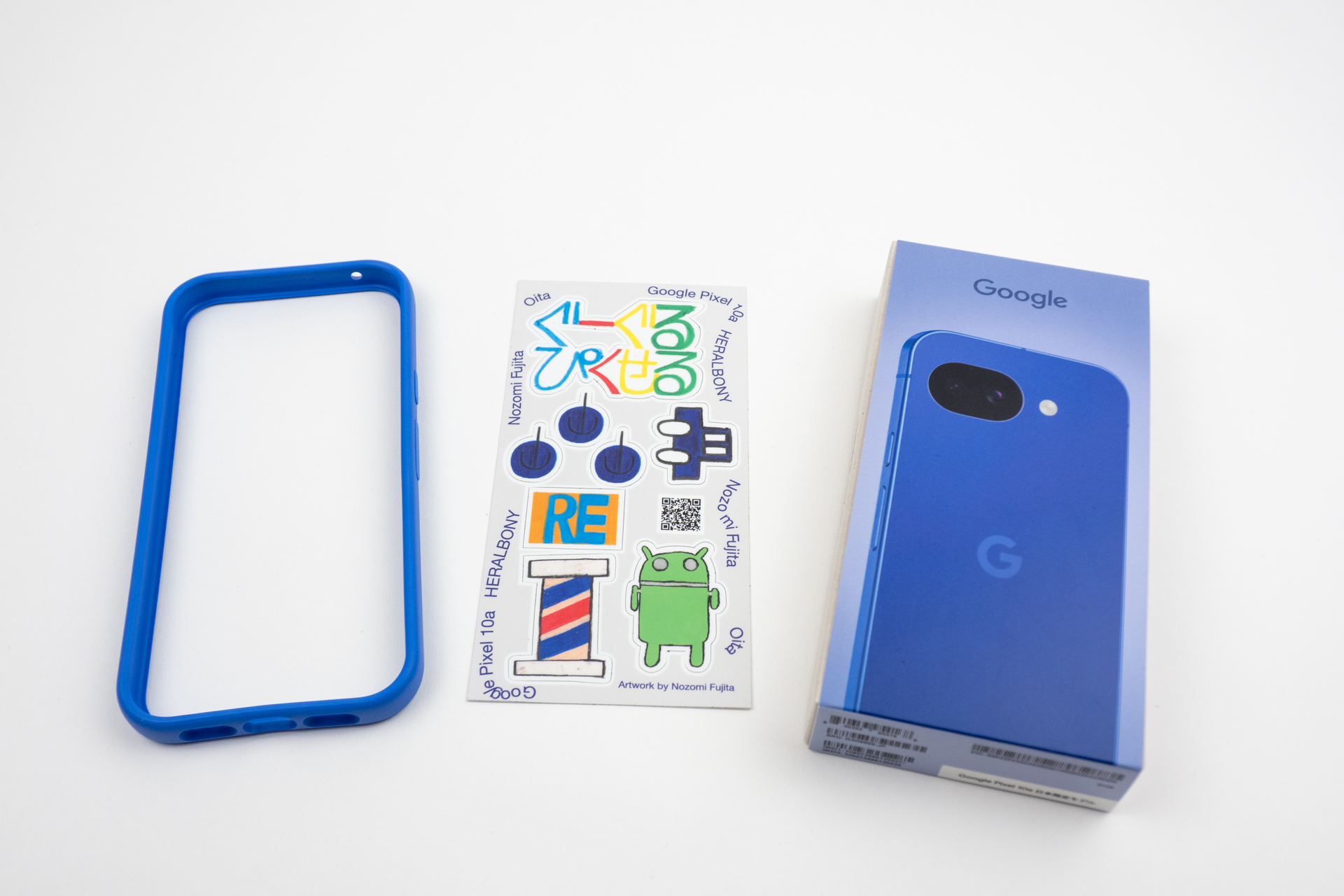 Isai Blue版にはオリジナルのステッカーとバンパーケースが付属