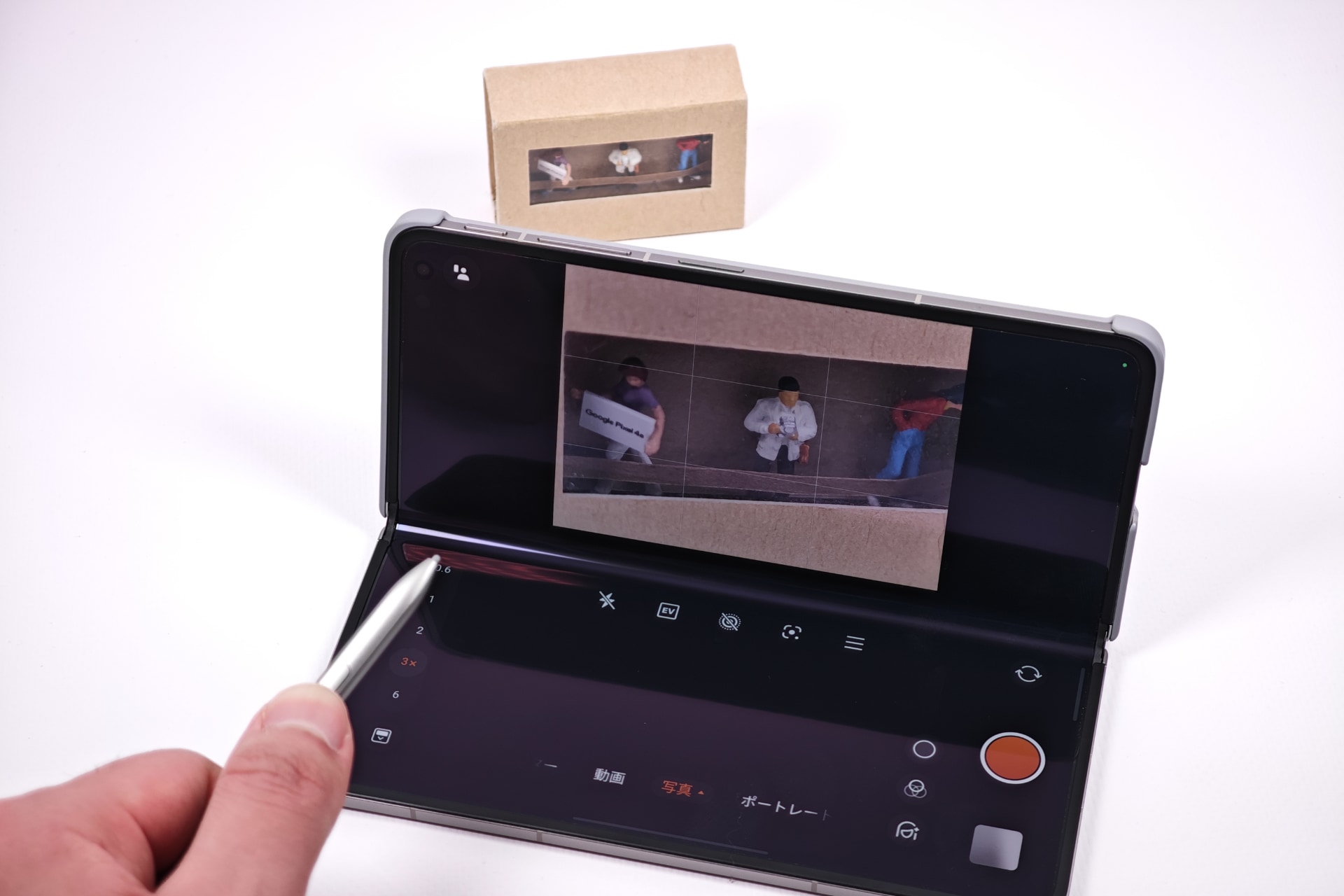 カメラではシャッターボタンとして利用できる