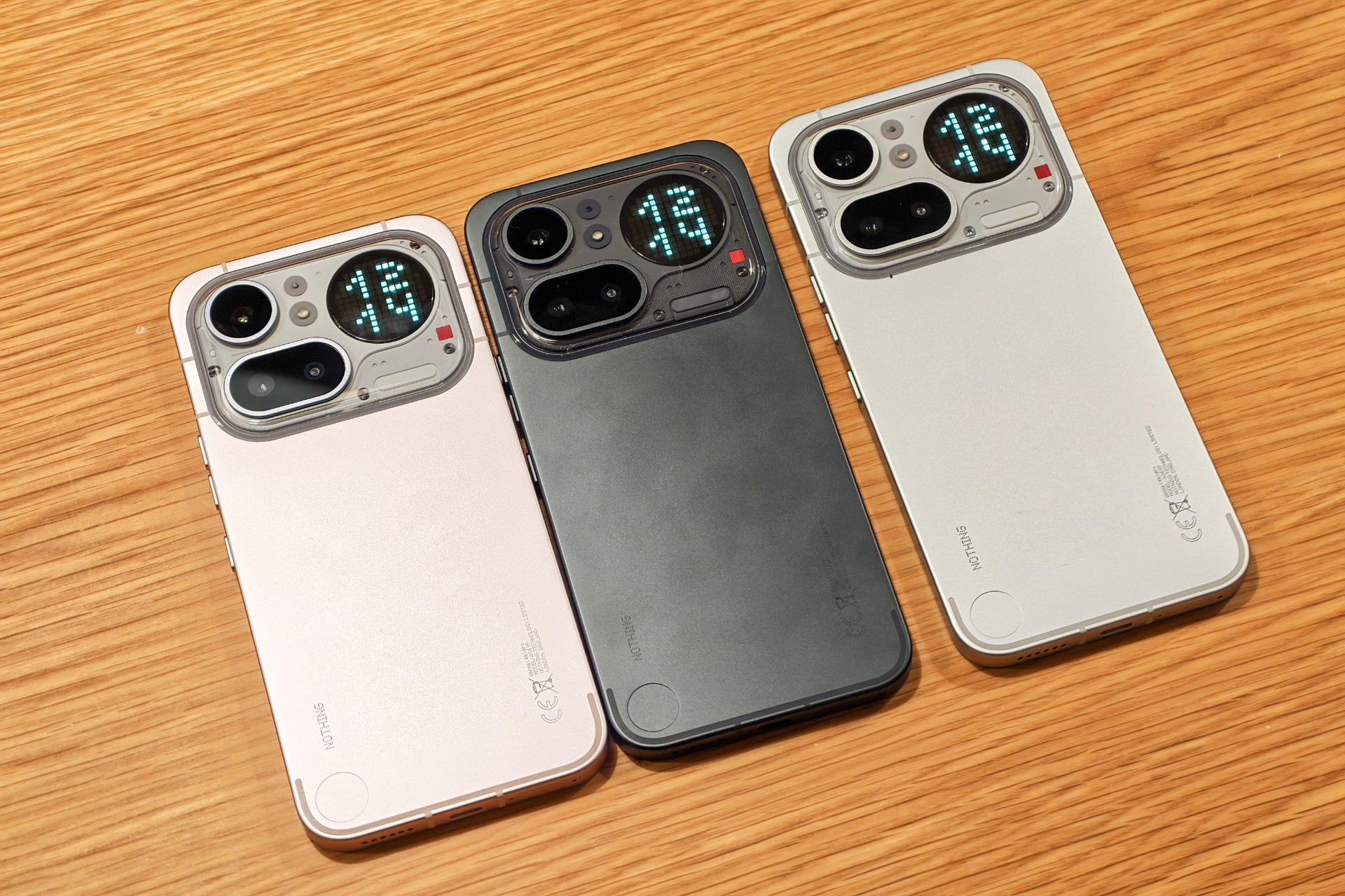 ピンク、ブラック、シルバー