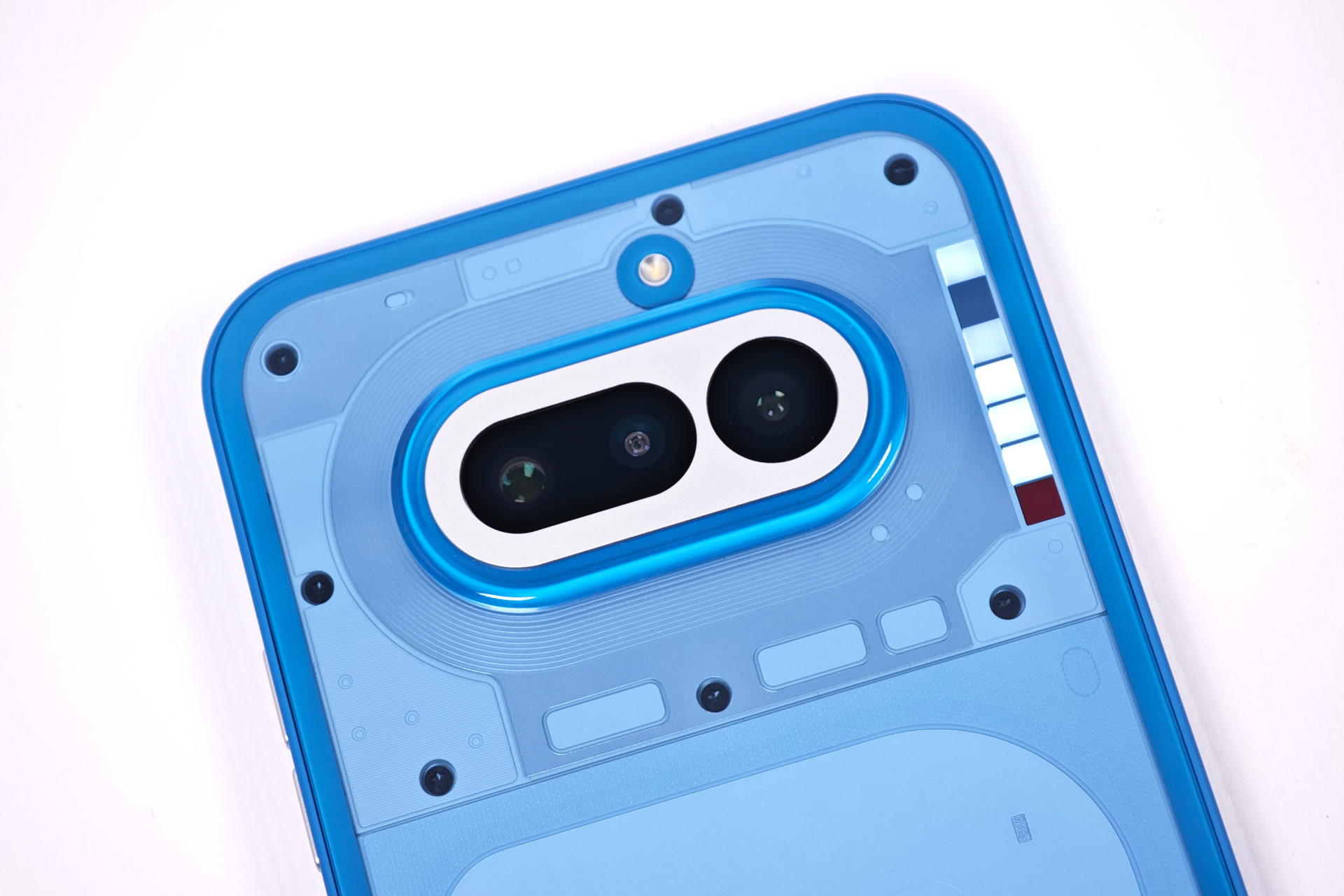 Nothing Phone (4a)、Glyphバーを備える