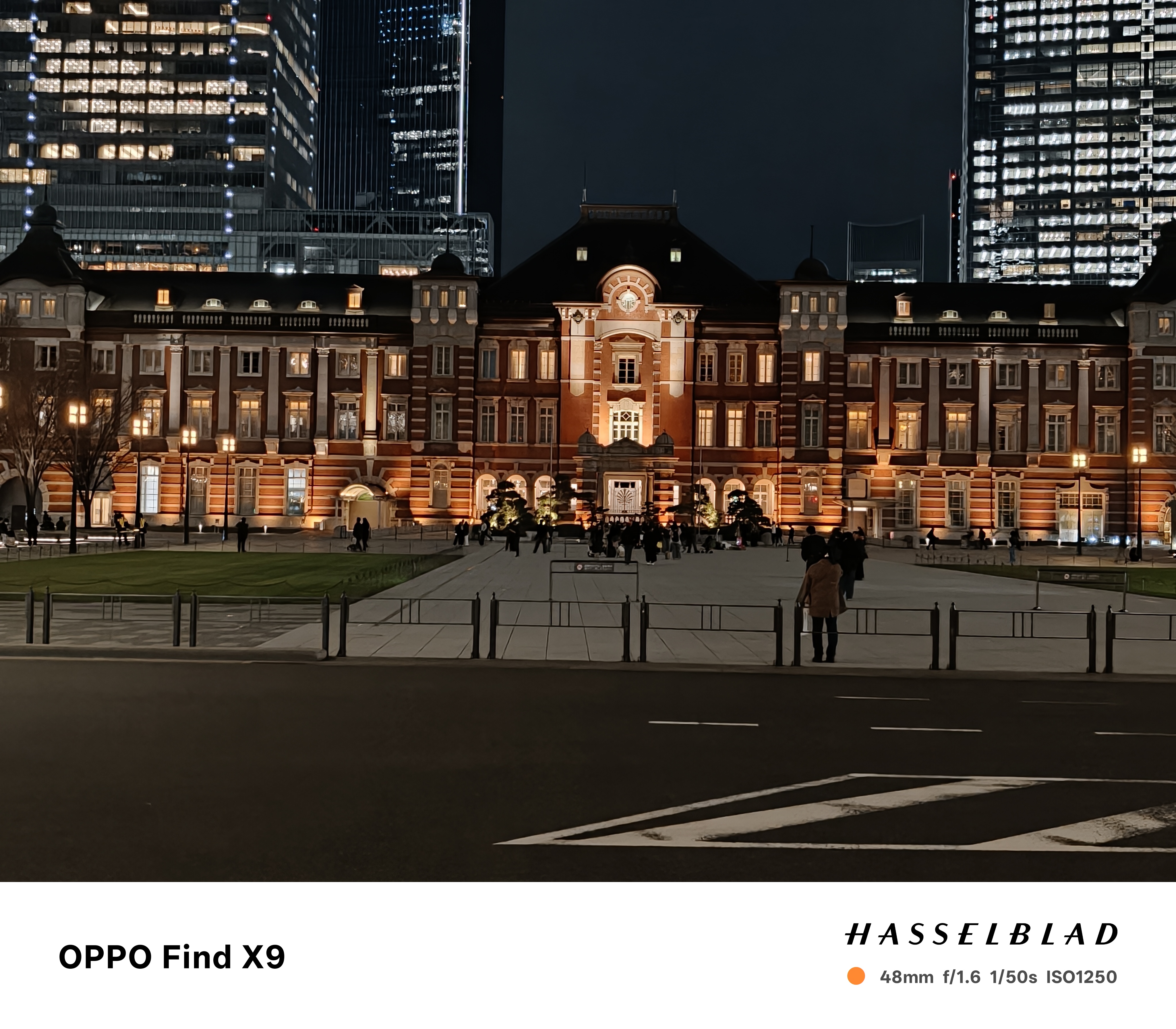 夜景の東京駅を［2x］で撮影