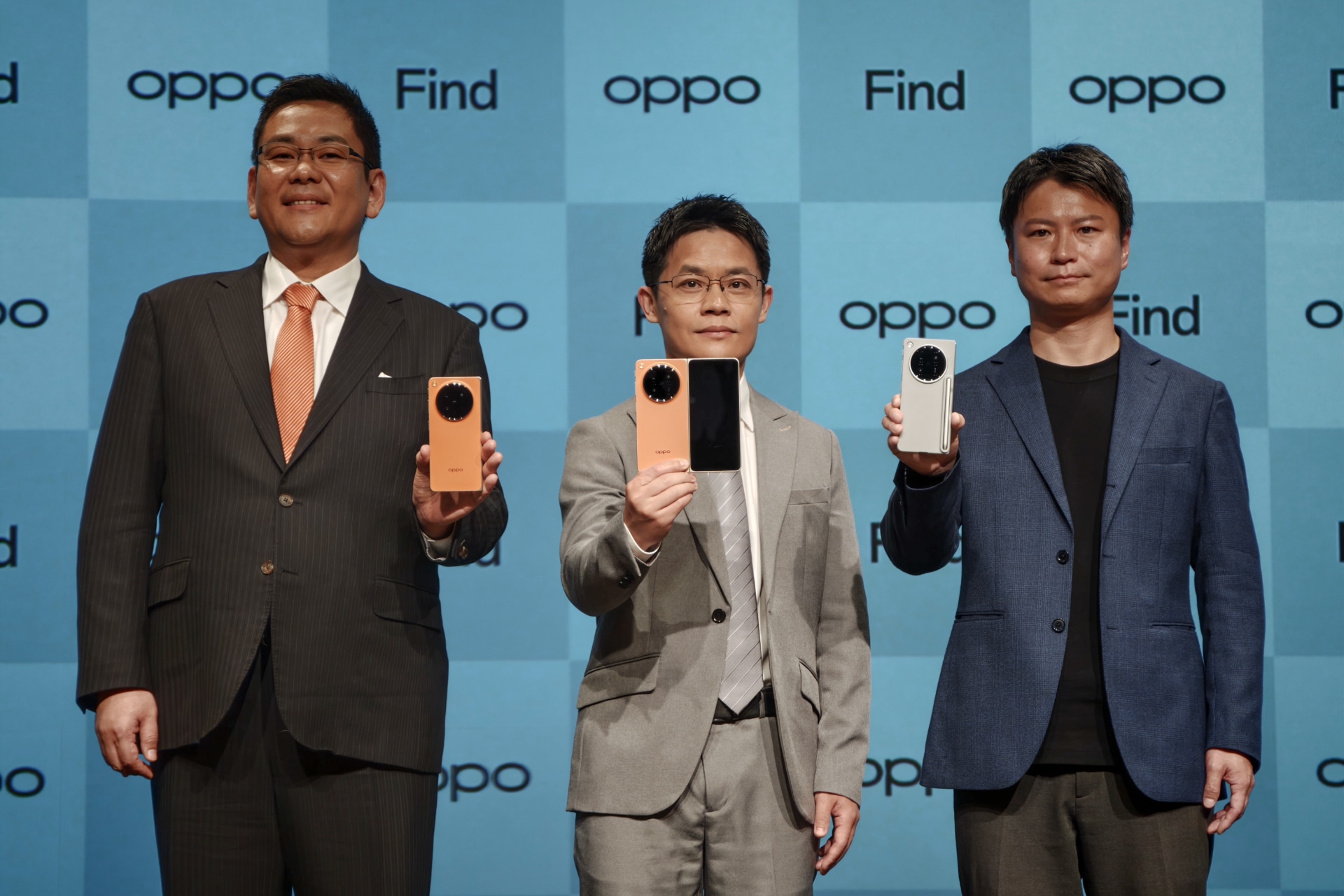 オウガ・ジャパン 専務取締役 河野謙三氏、OPPO イノベーティブ製品開発ディレクター 成蛟（チェン・ジャオ）氏、オウガ・ジャパン 営業推進部 プロダクトマネージャー 中川裕也氏