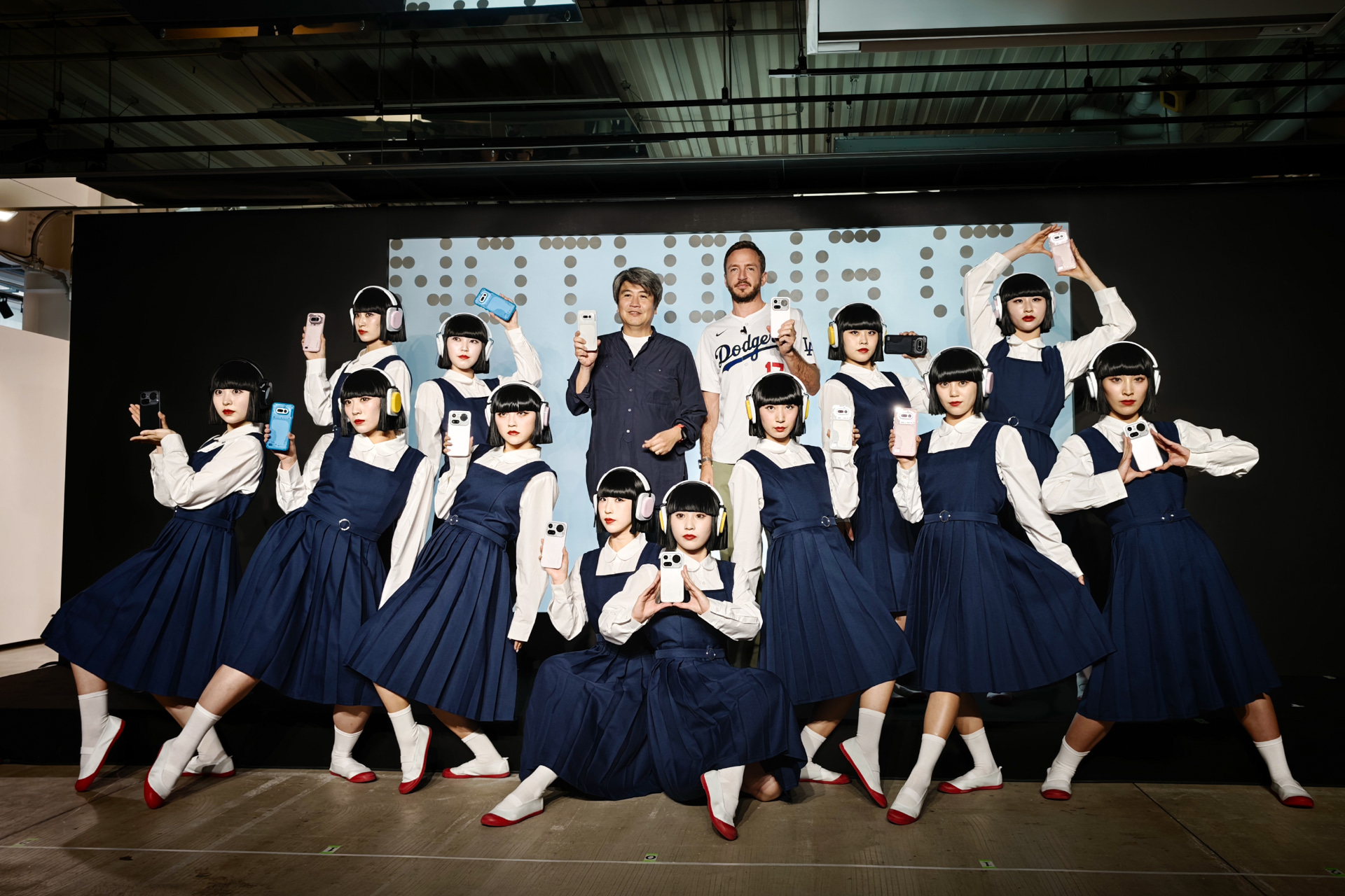 アバンギャルディと黒住吉郎氏（中央左）、チャーリー・スミス氏（中央右）