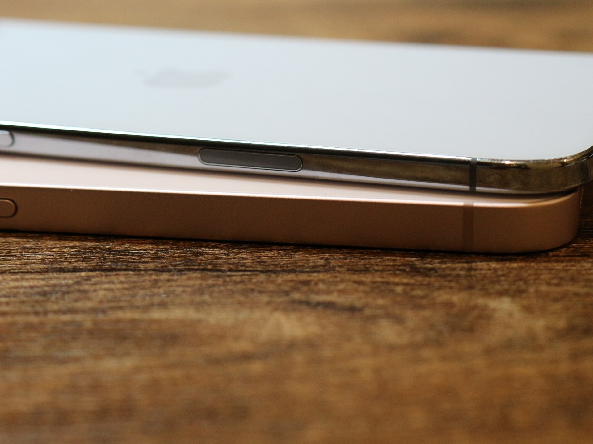 iPhone 17eはカメラコントロールが非搭載だが、あまり使いにくさを感じることはない