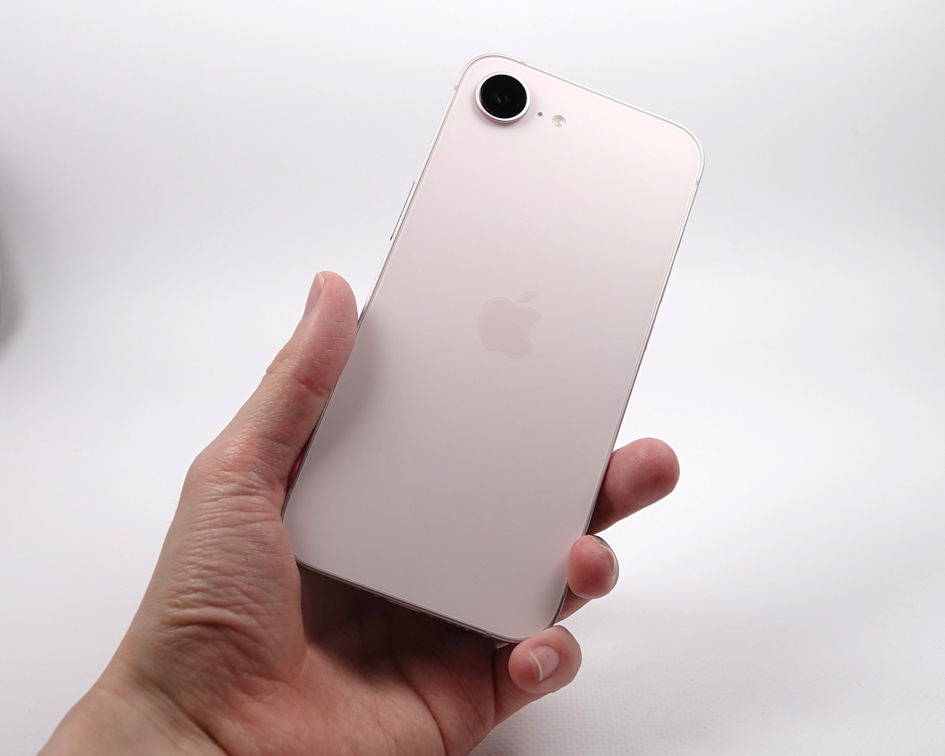 iPhone 17e（ソフトピンク）