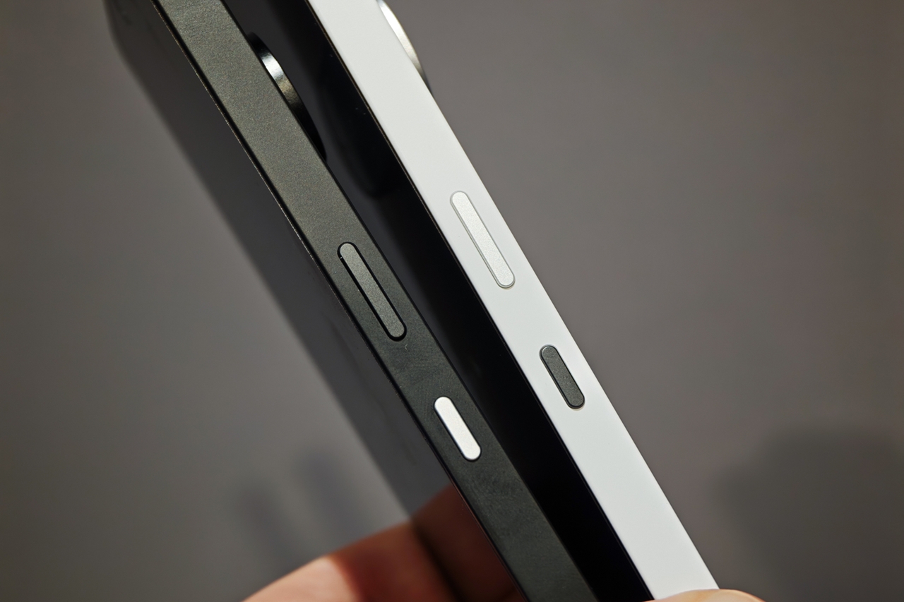 「AIボタン」のカラーはそれぞれ異なる色に