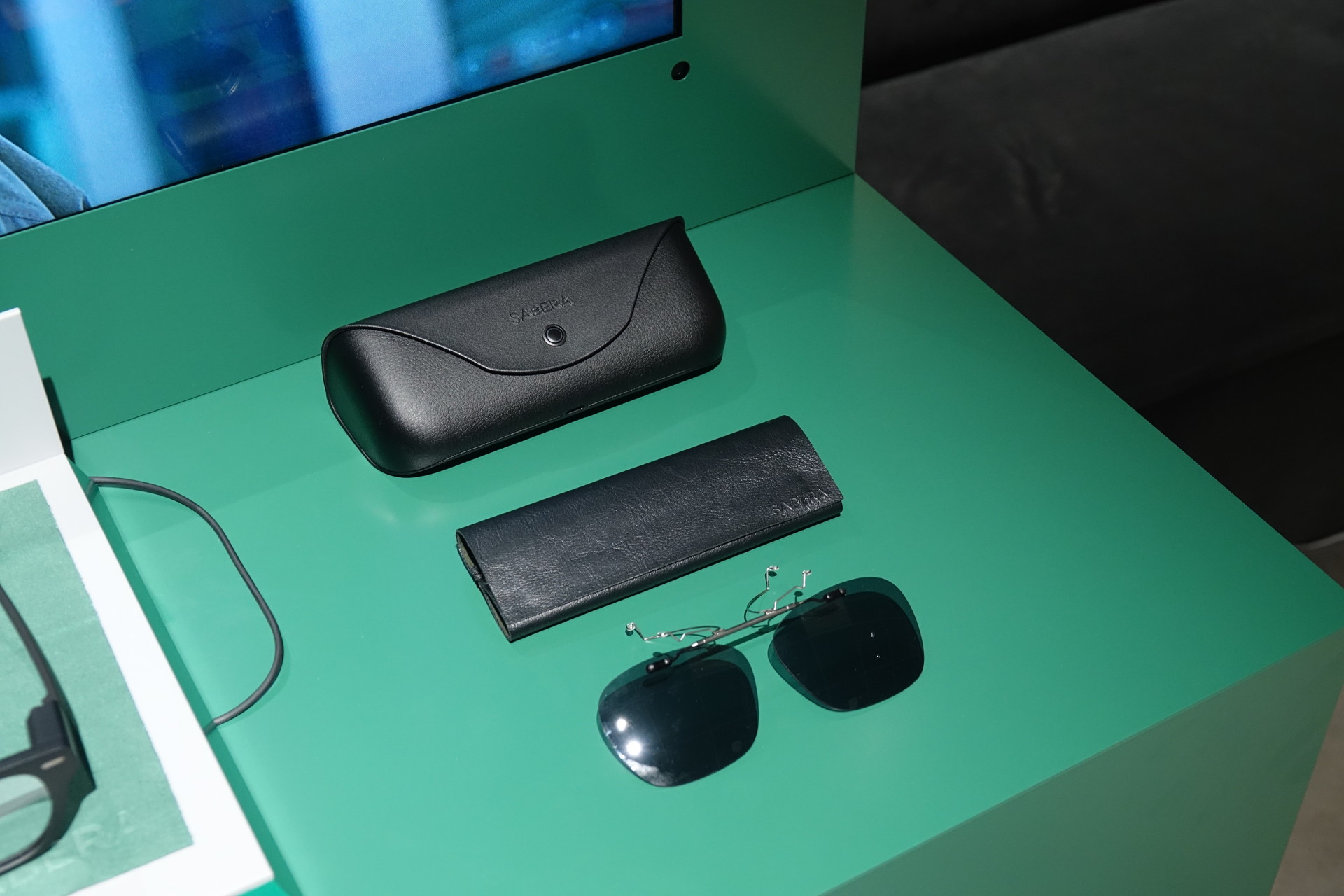 新製品を身に着けているjig.jpの川股将社長