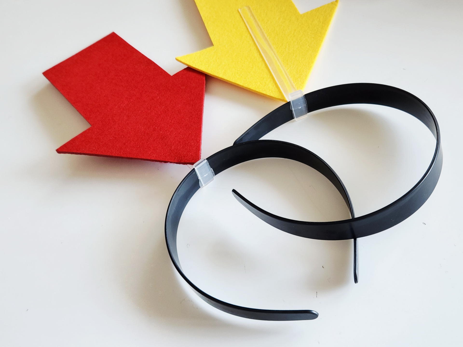 撮影現場で即座に組み上がる。ポケットやバッグの隙間に忍ばせておける機動力も魅力だ。