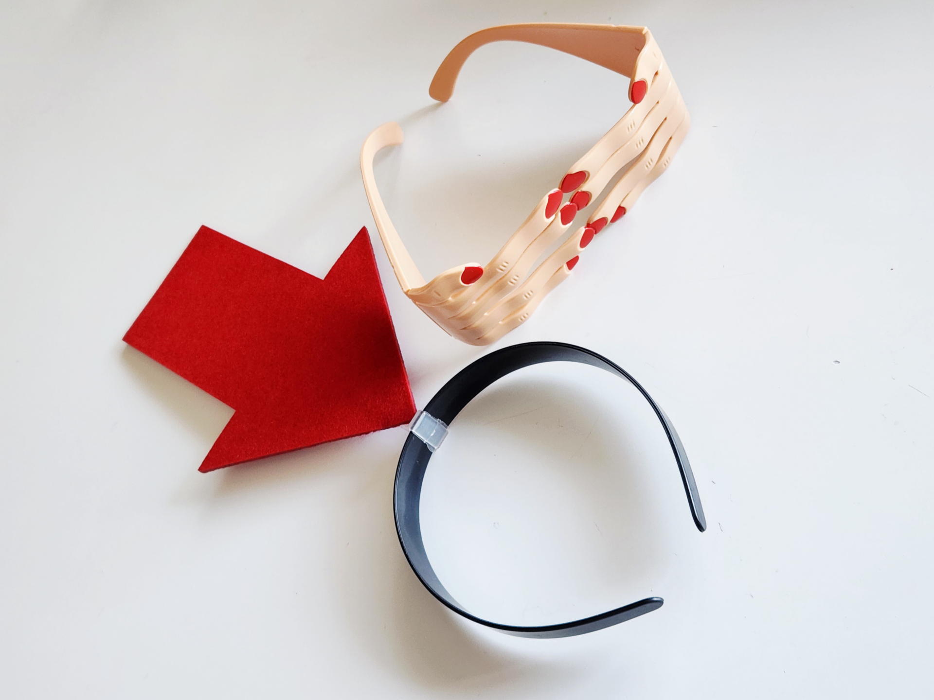 目立ちたいのか隠したいのか。矛盾を孕んだコンビネーション例1。