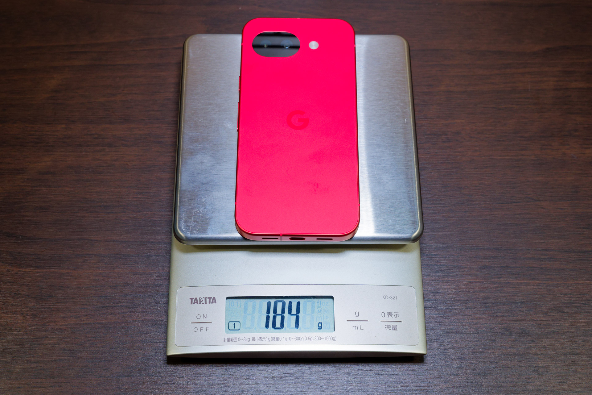 Pixel 10aは184gなので、だいたい30g軽い