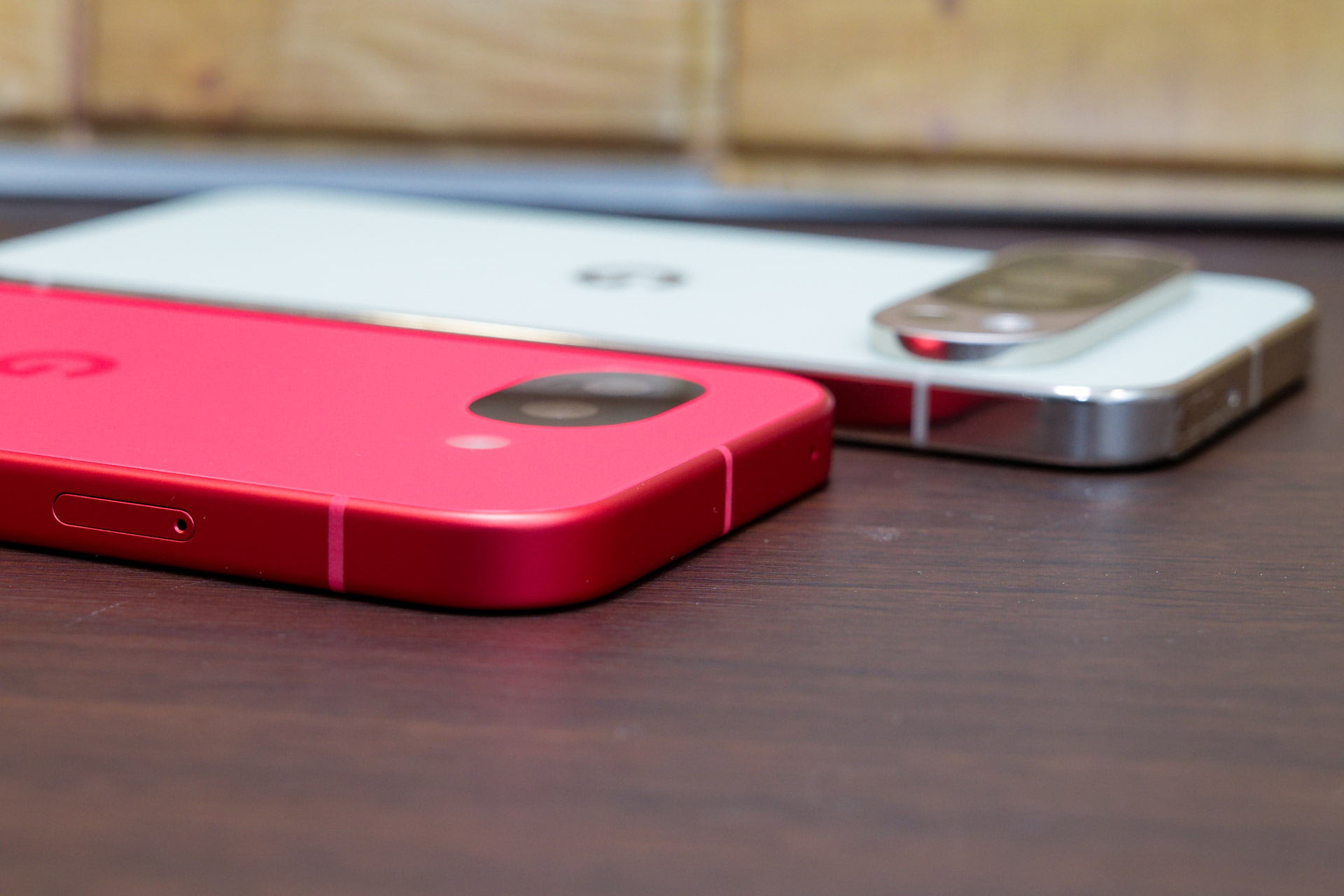 側面の質感は筆者としては好み