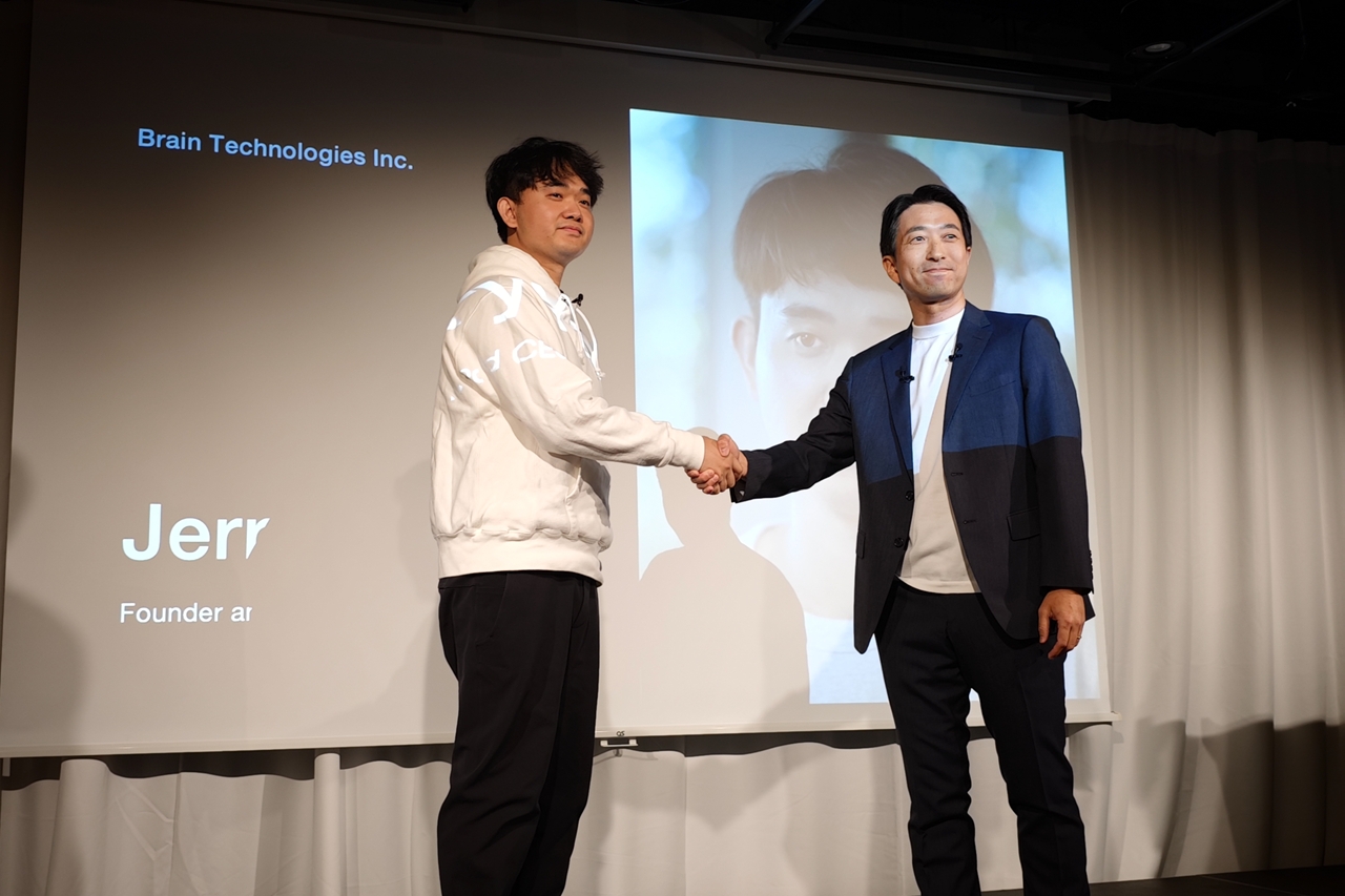 Brain Technologies CEO ジェリー・ユエ氏と、ソフトバンク コンシューマ事業統括 プロダクト本部 本部長 足立泰明氏