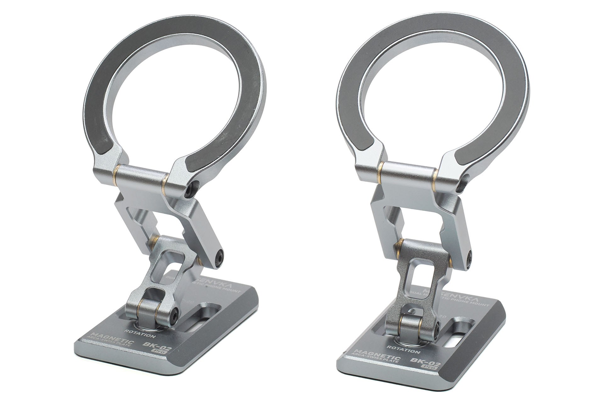 カラーはシルバー（ややガンメタリック寄り）とブラックがあるのだが、シルバーの見栄えがナイスなのでシルバーを追加購入。あーでもブラックも欲しいニャ～と思ってさらに追加購入しようと思ったら、あらま、2878円が3999円に値上げされている～。でもその価値があるホルダーなのでブラックも買おうかナ～と考えている。