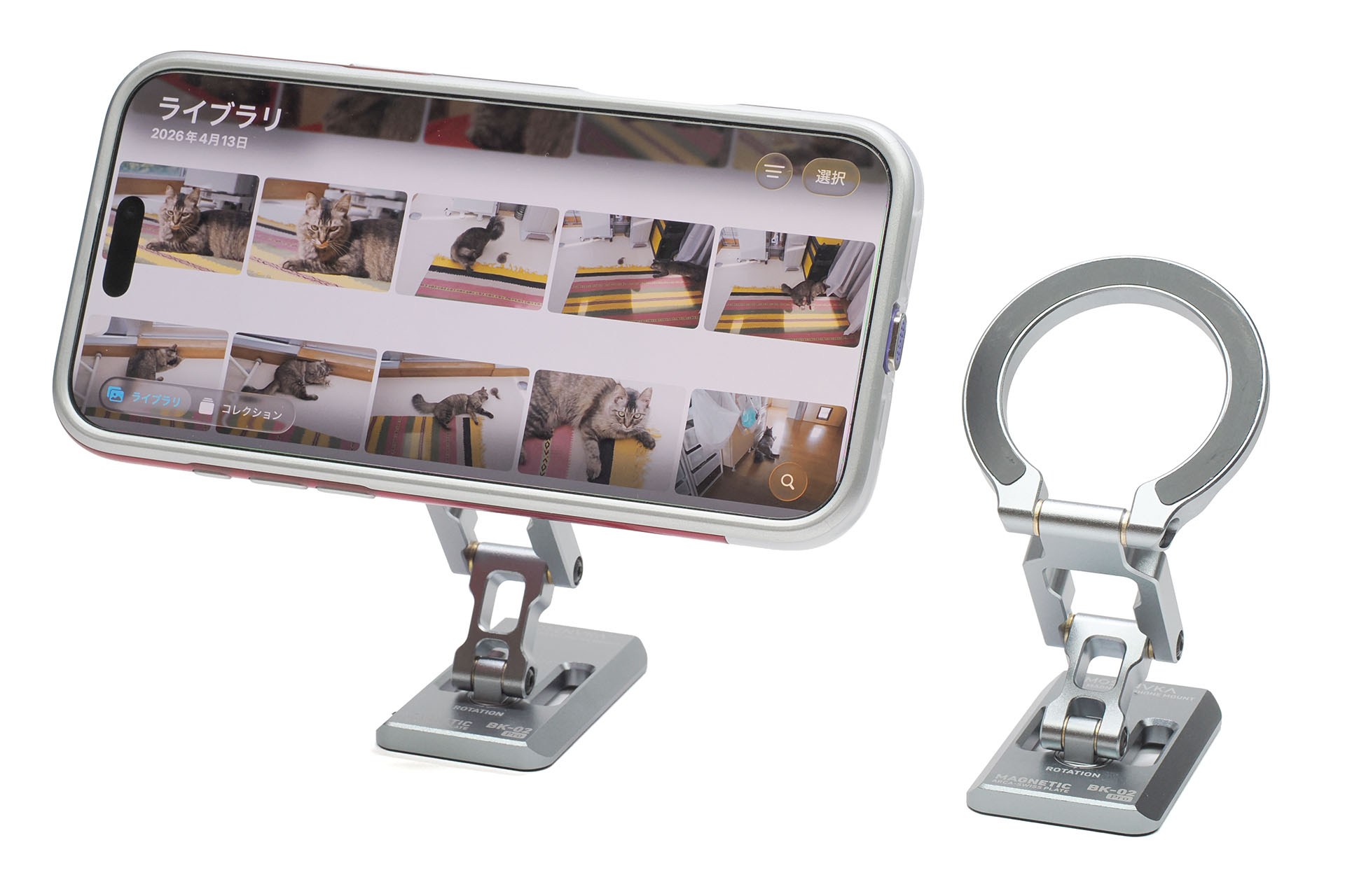 台座部分が広めで安定感があり、裏面に滑り止めがついているので、大きめのスマートフォンを吸着させた状態でも自立する。アームが多関節なのでスマートフォンの重心位置を変えやすく、安定した自立姿勢をつくりやすい。