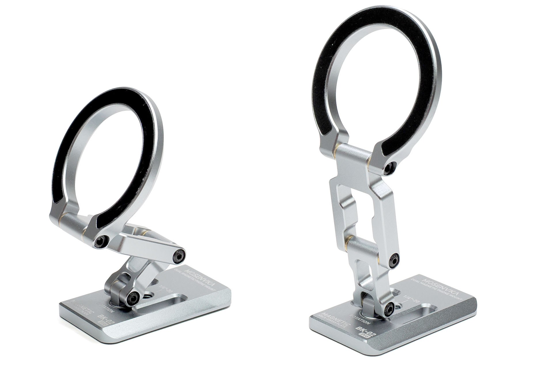 3関節のアームなので、吸着した端末の角度や位置を高い自由度で変えることができる。