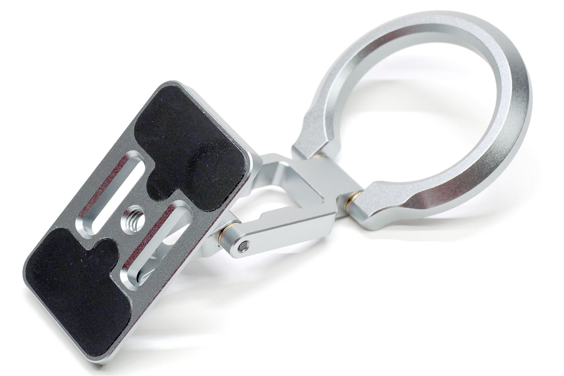 台座裏面には滑り止めがあり、内部に強力なマグネットが内蔵されている。