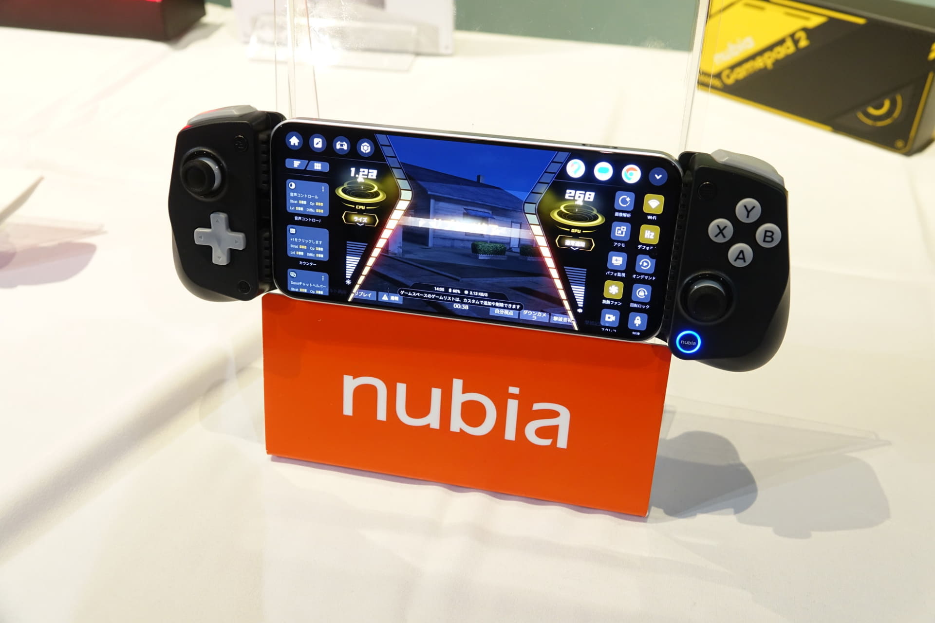 別売りのゲームパッド「nubia Gamepad 2」。購入者に先着でプレゼントするキャンペーンも実施される