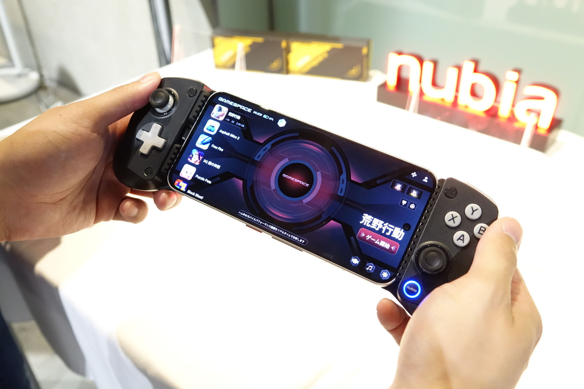 別売りのゲームパッド「nubia Gamepad 2」。購入者に先着でプレゼントするキャンペーンも実施される