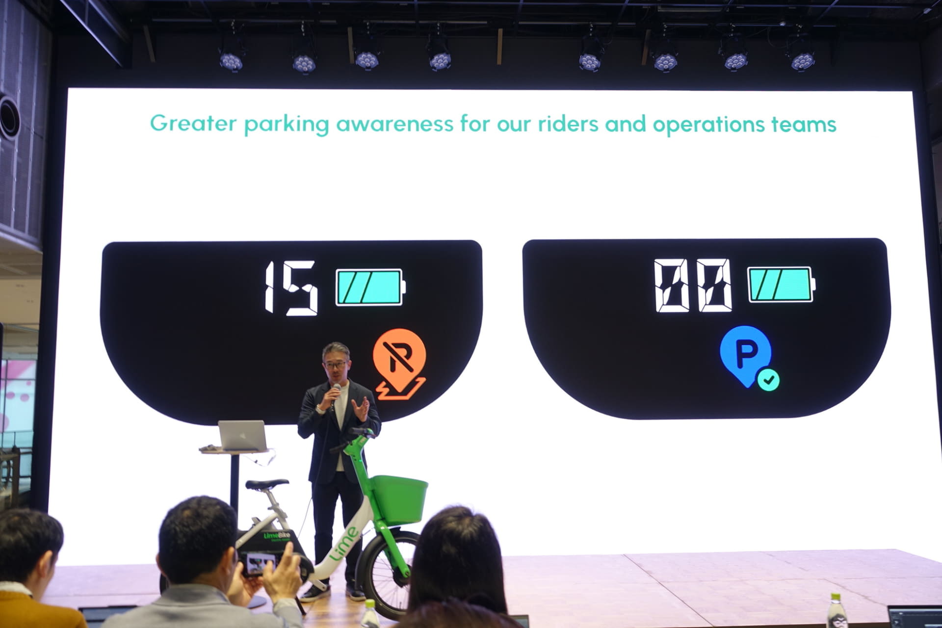 プロトタイプモデル（左）、先代モデルとサドル、ペダル、ハンドルの高さはそのままに機能改善された（右）