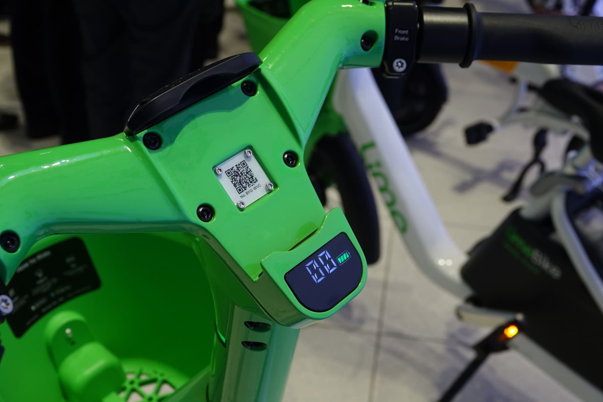 インジケーターと、その上に備えられたスマートフォン固定用パッド