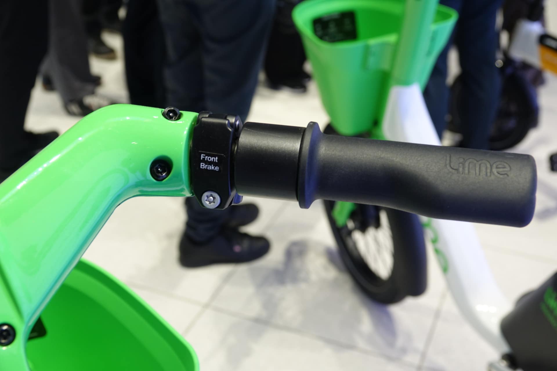 インジケーターと、その上に備えられたスマートフォン固定用パッド