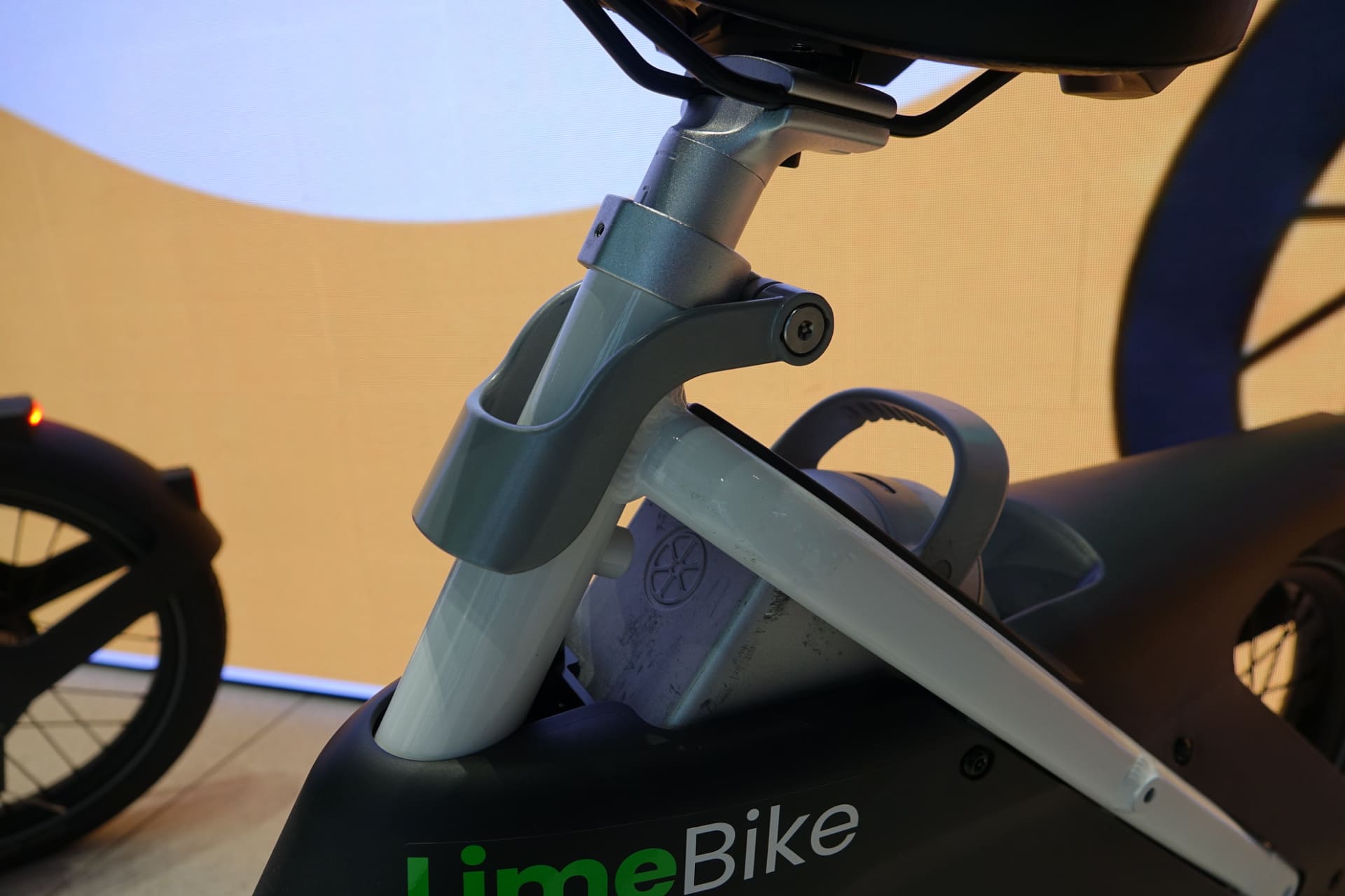 サドルの高さ調整はレバー式