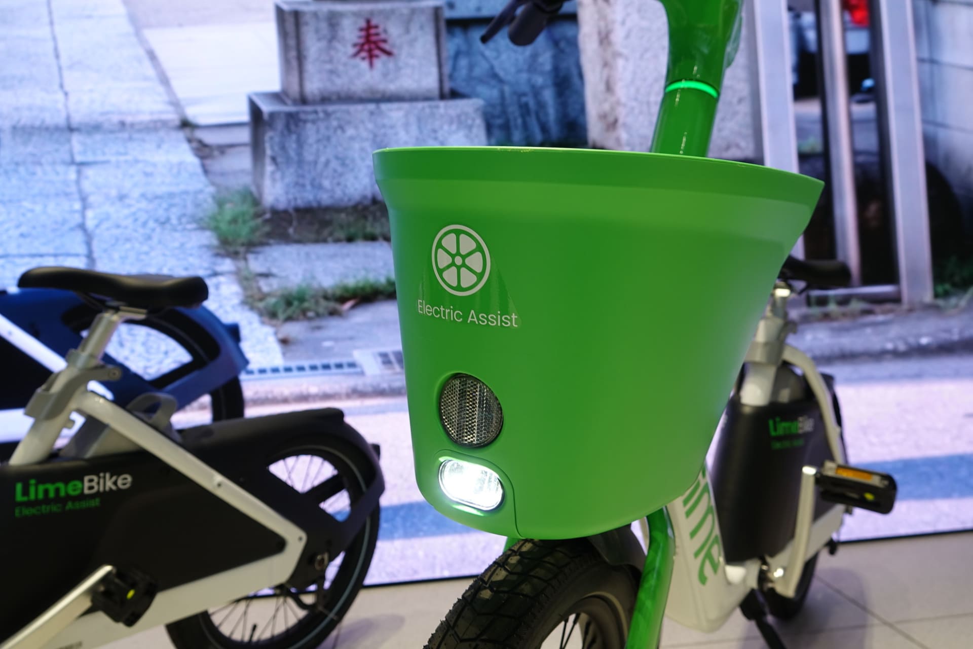 現在提供中の着座式電動シートモビリティも、引き続き提供される。