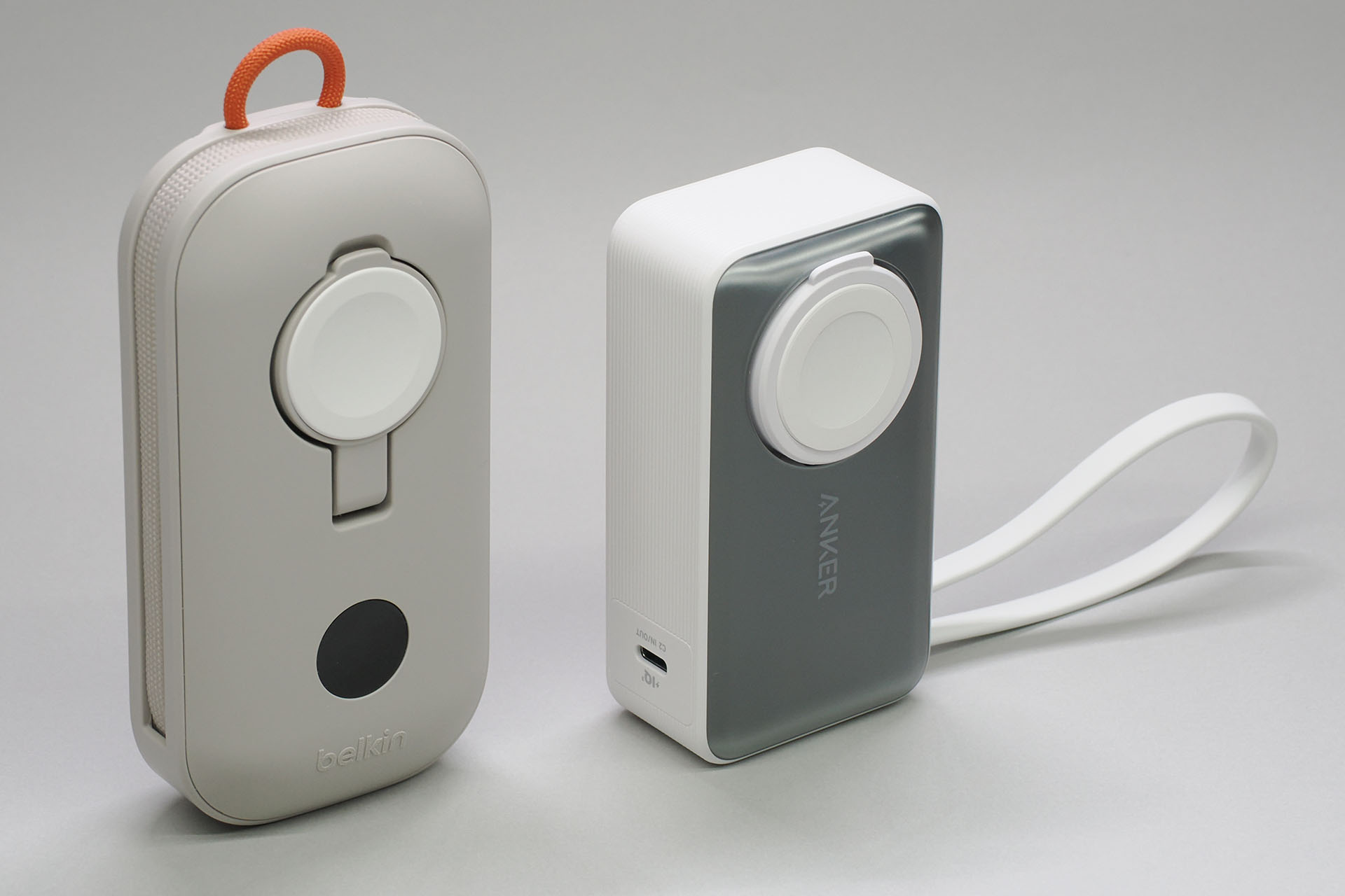 サイズ等は、BoostChargeが118×60×32.4mmで、重さは約260g（実測値）。MagGoが約95×51×33mmで、重さは約242g（実測値）。