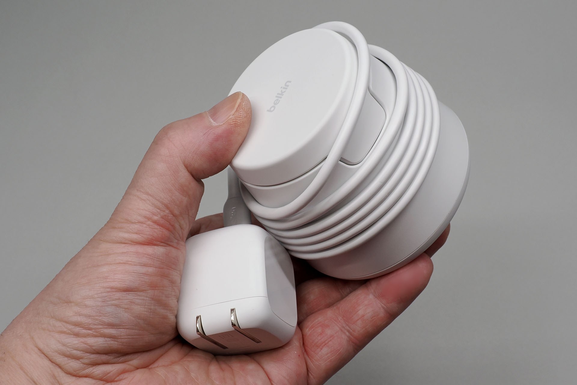 このくらいのサイズ感で携帯できる。使用時に必要なものすべてを合わせた重さは約350gだった