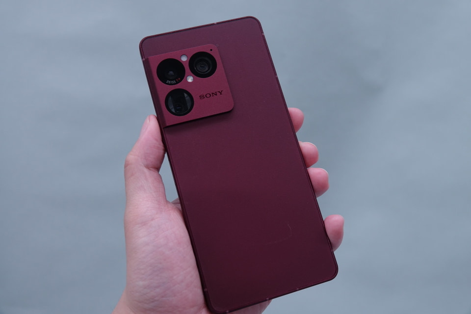 ソニーが「Xperia 1 VIII」発表、デザイン刷新・望遠センサー4倍大型化