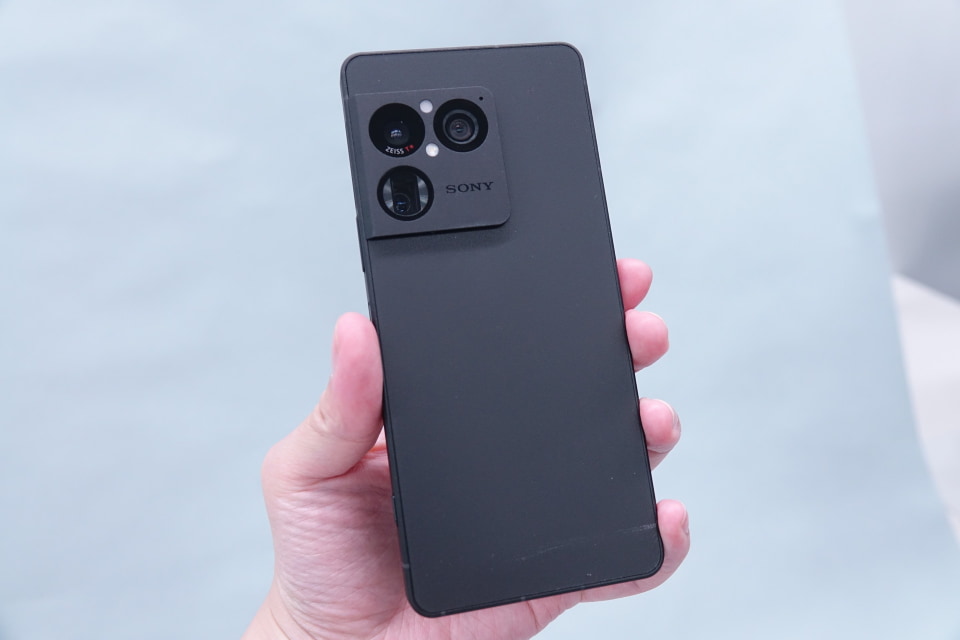 ソニーが「Xperia 1 VIII」発表、デザイン刷新・望遠センサー4倍大型化