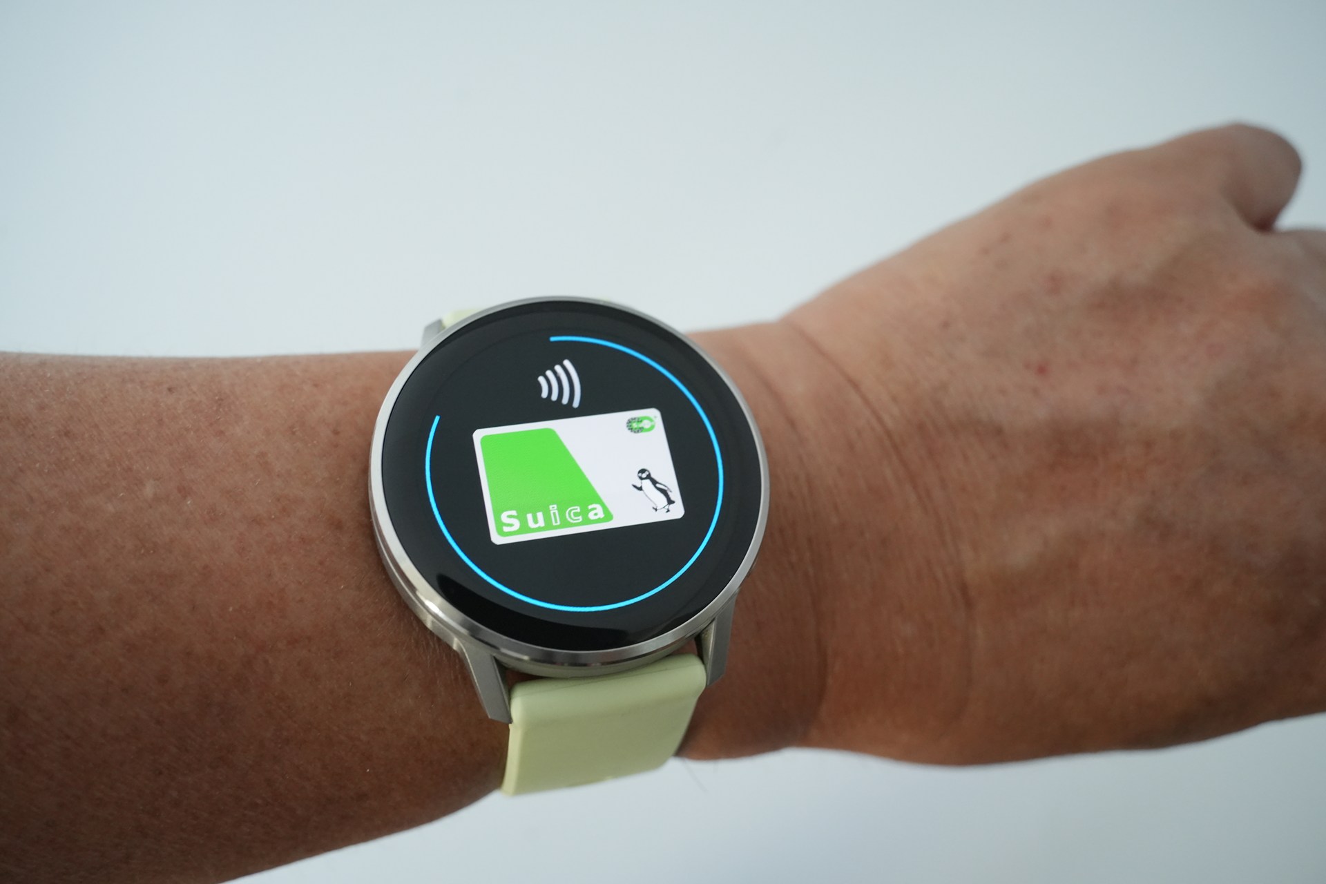 「Garmin Connect」アプリでの設定後、スマホにダウンロードしたSuicaがウォッチに同期されて、利用可能となる