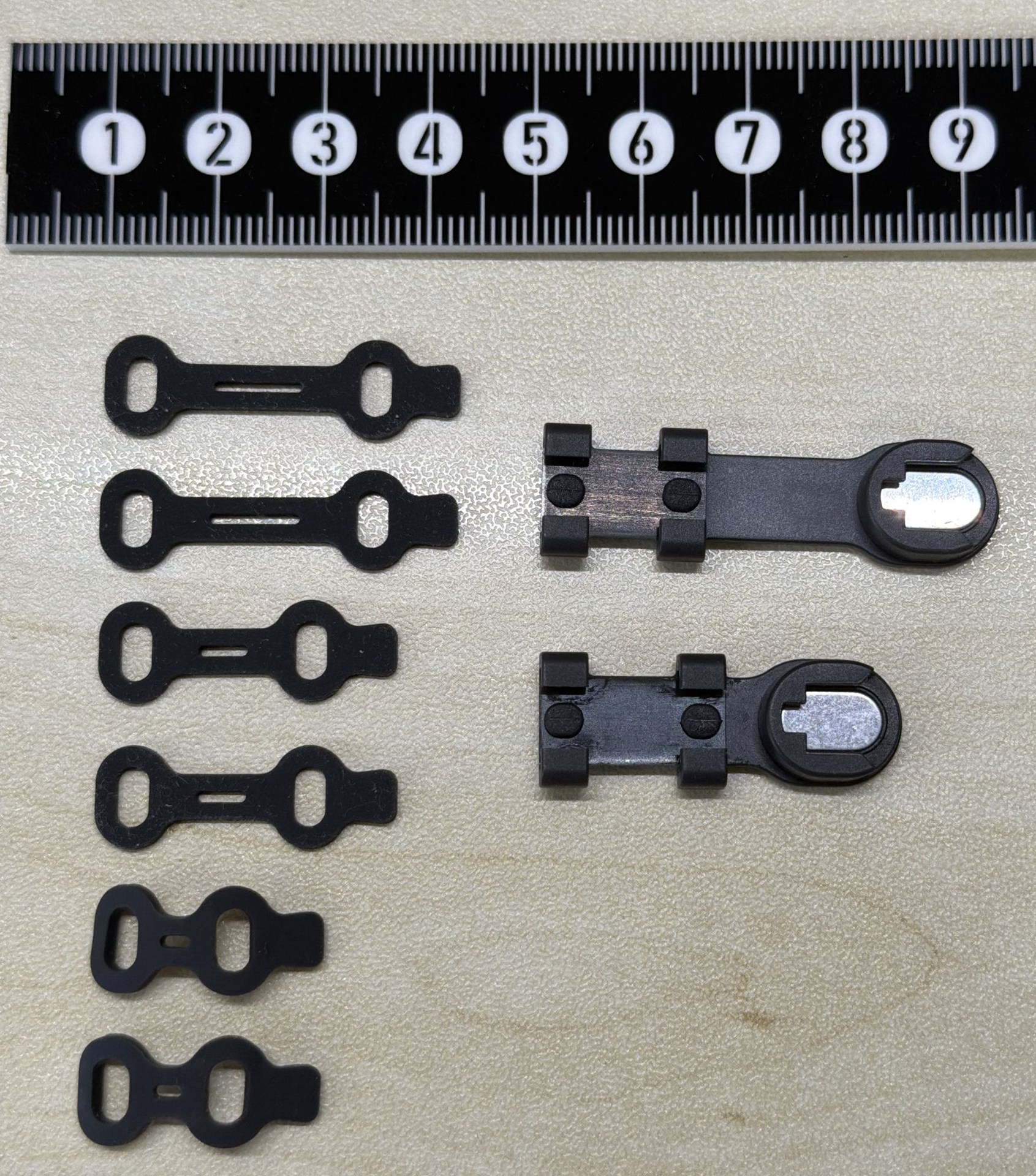 付属するゴムバンドとアダプタの一覧
