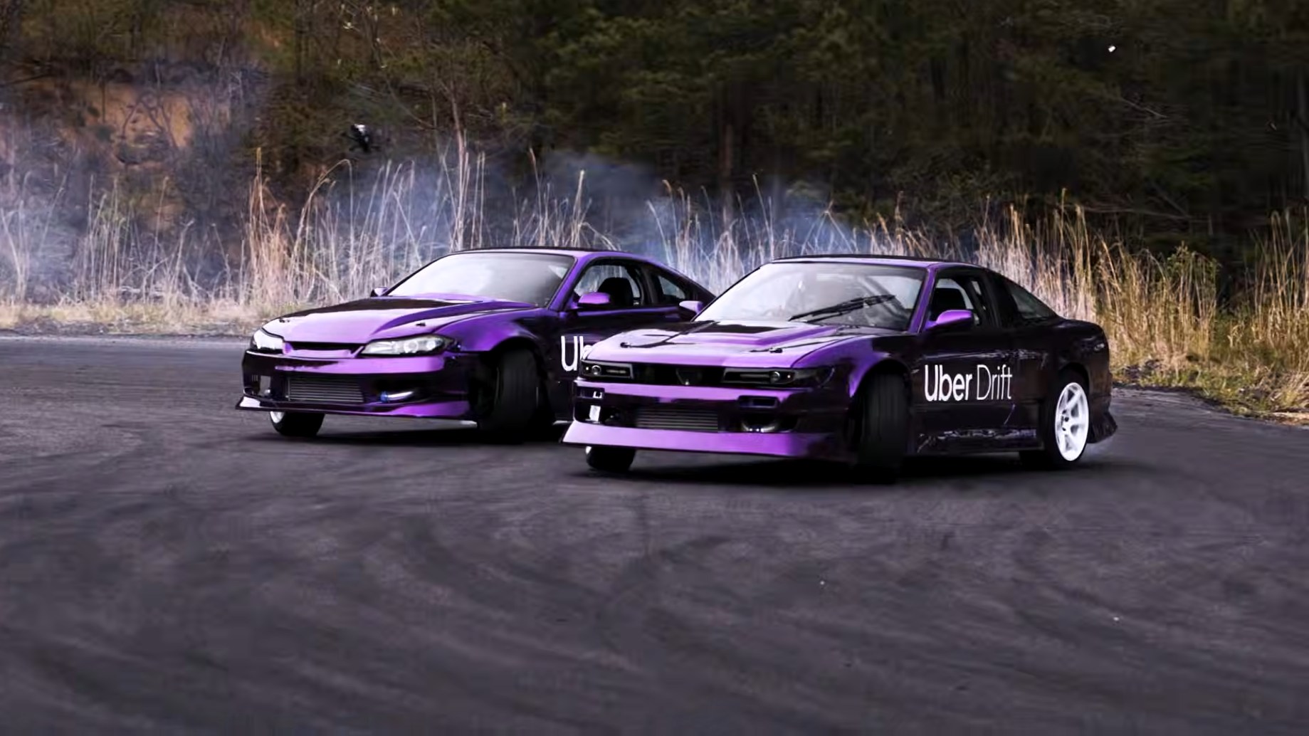 ドリフト車両のS15と180SX。180SXはいわゆるシルエイティ